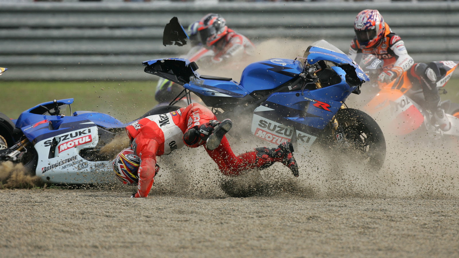 1st lap crash, Japanese MotoGP Race, 2004