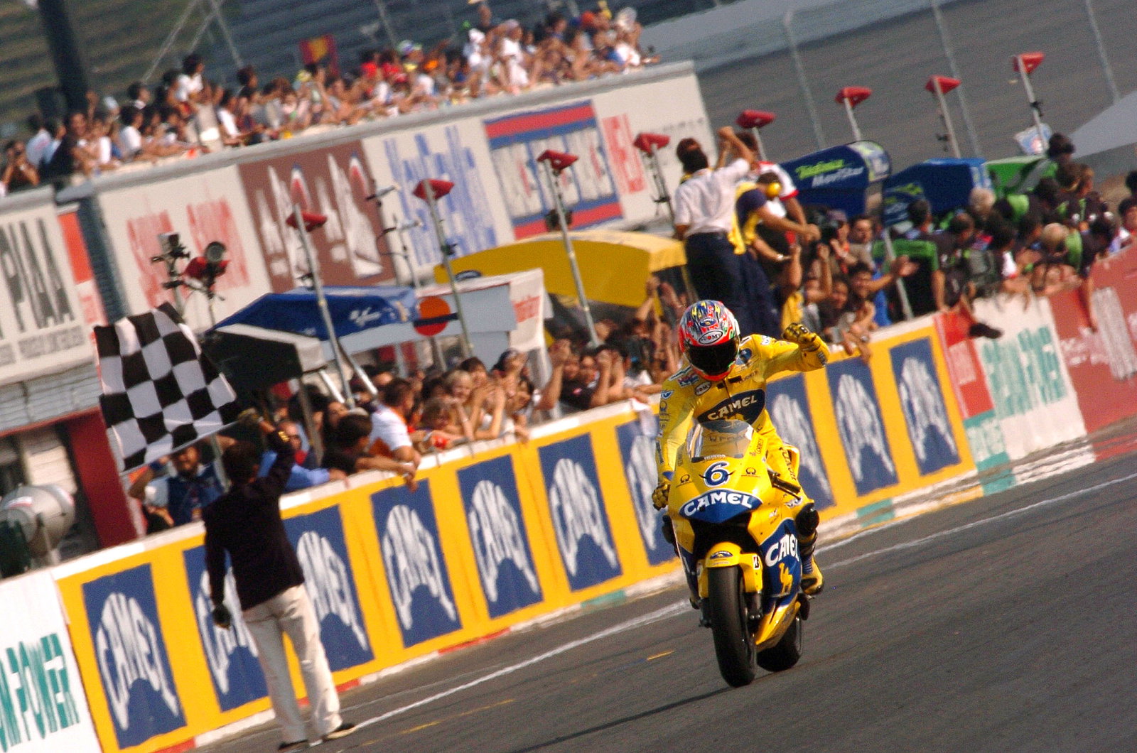 Tamada wins, Japanese MotoGP Race 2004