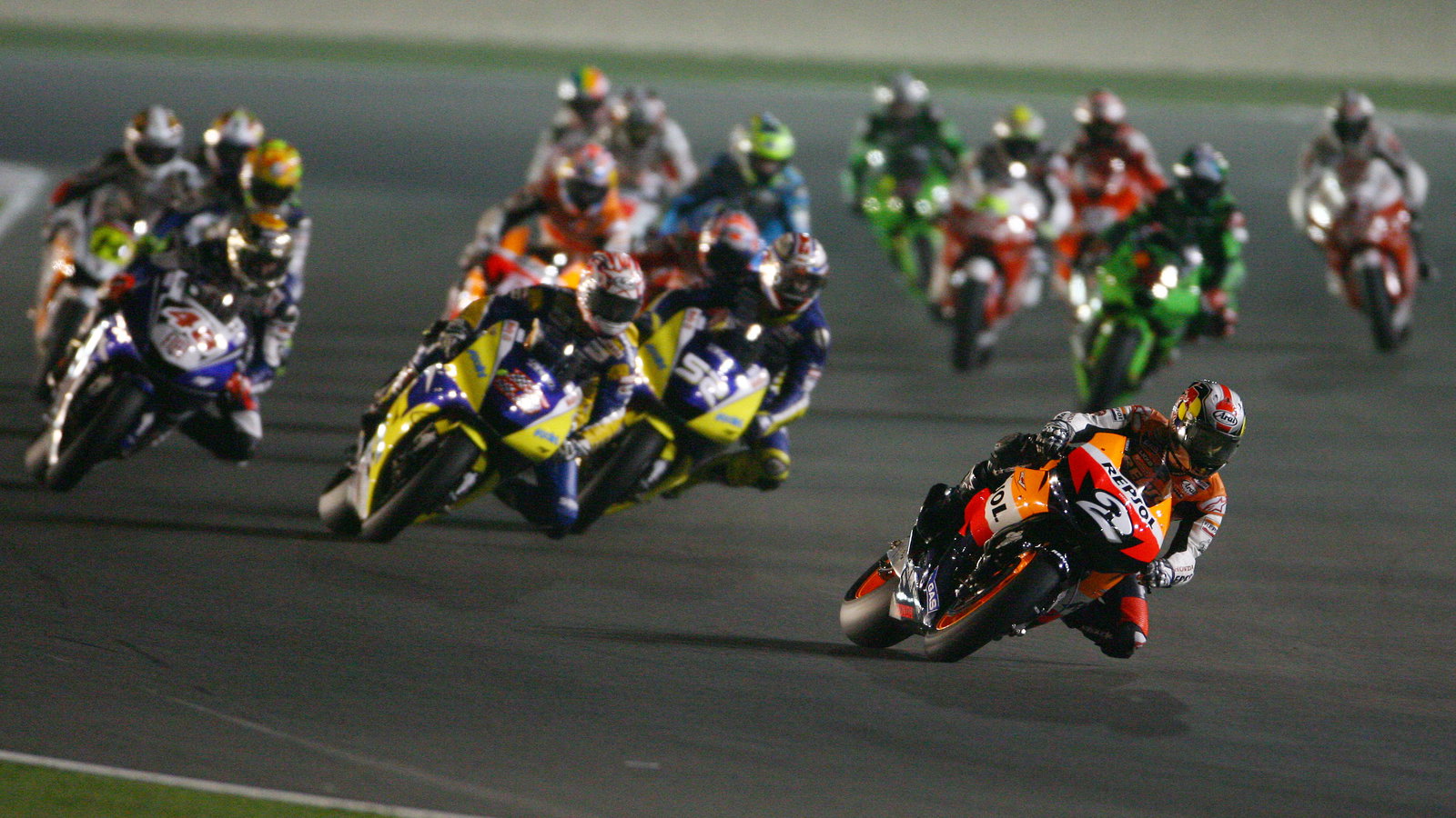 Pedrosa leads at the start, Qatar MotoGP Race 2008