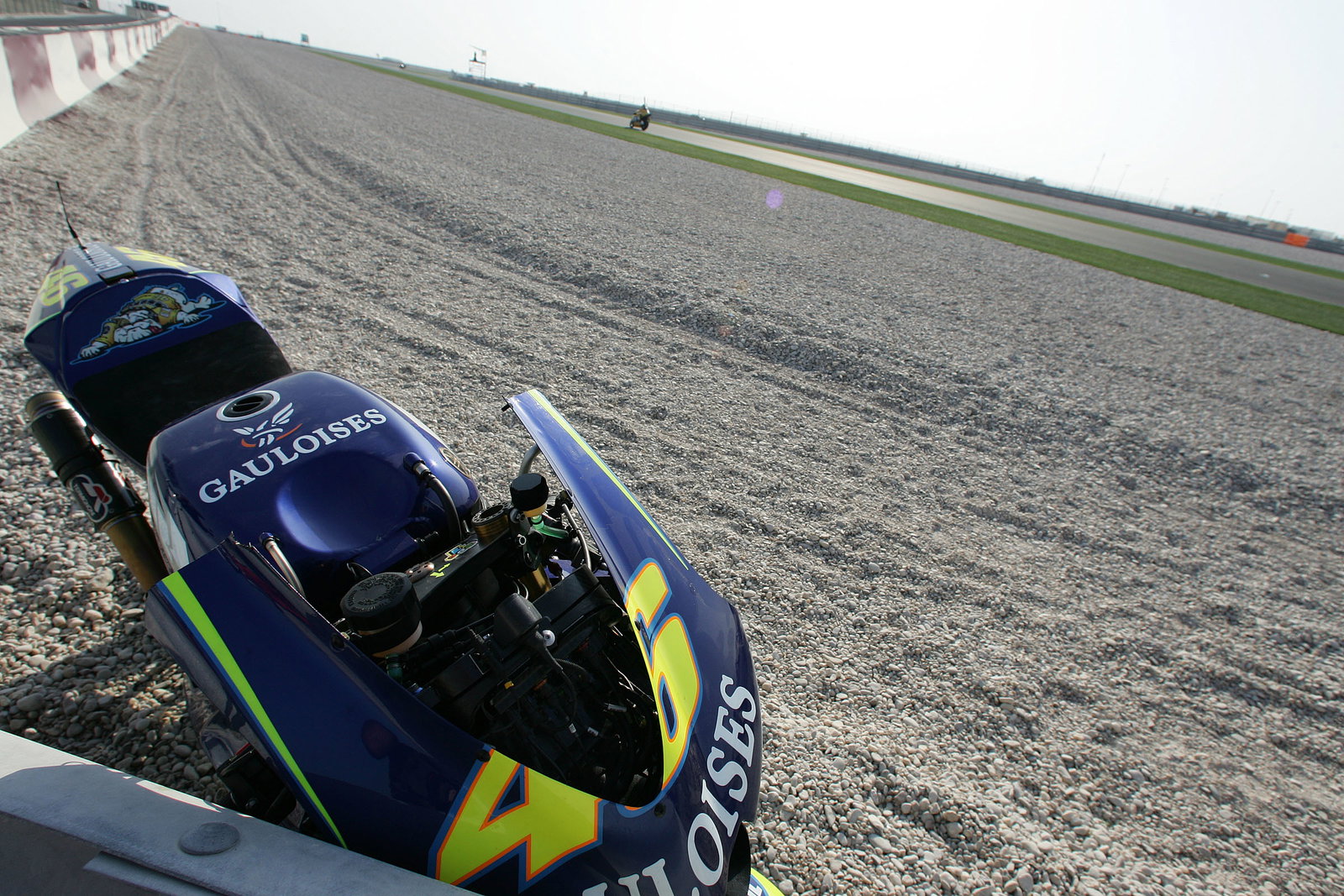 Rossi`s crashed Yamaha, Qatar MotoGP, 2004