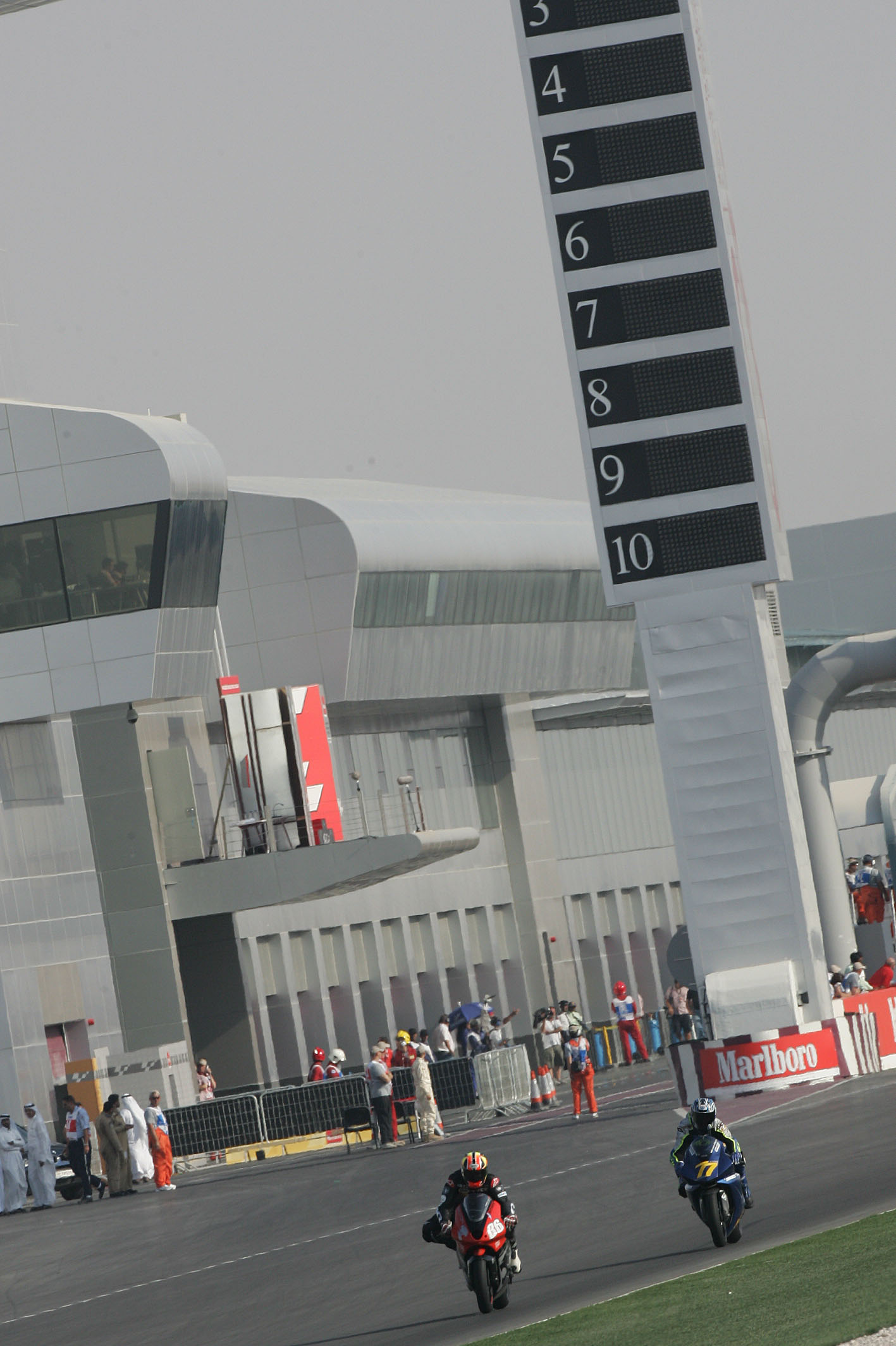 Haydon and Ellison, Qatar MotoGP, 2004