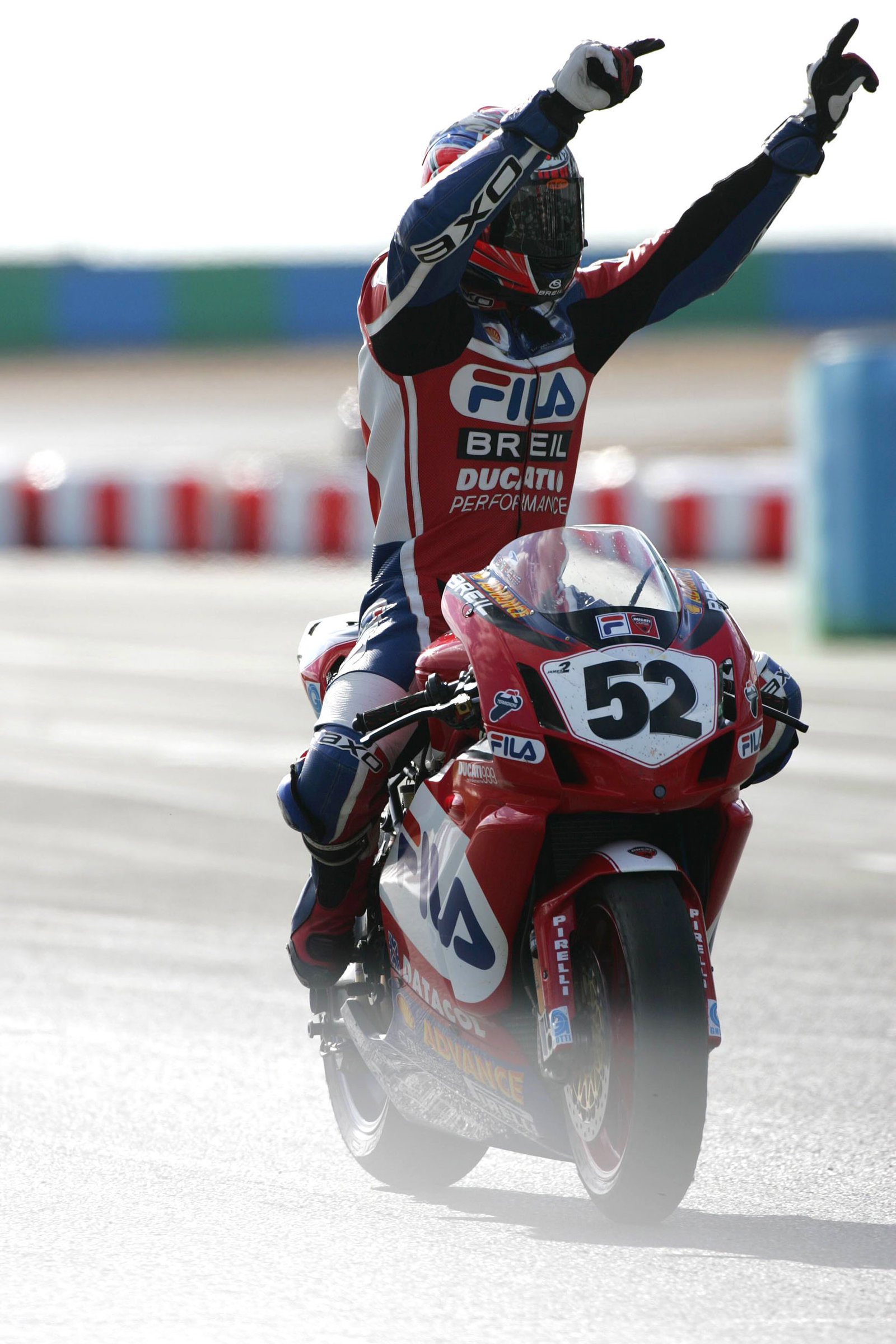 Toseland Wins World Championship, Magny Cours WSBK,2004