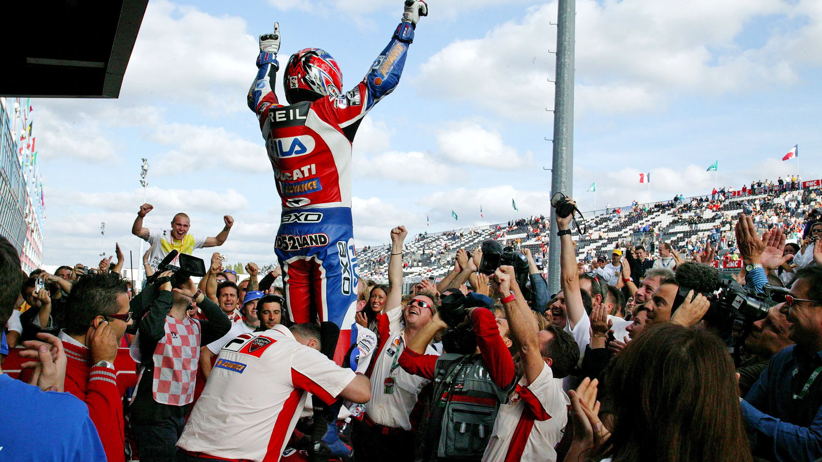 Toseland Is World Champion, Magny Cours WSBK,2004
