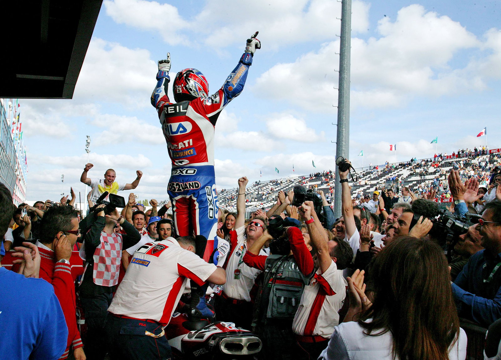 Toseland Is World Champion, Magny Cours WSBK,2004