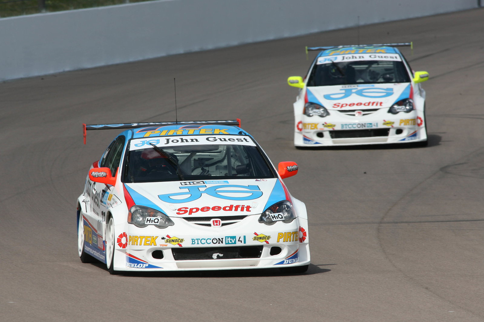Mike Jordan leads Andrew Jordan (GBR) - Team Eurotech Honda Integra