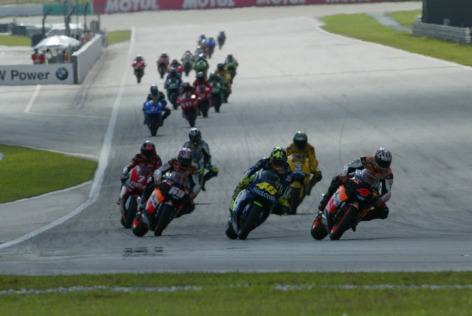 Barros leads lap 1 from Rossi, Malaysian MotoGP Race 2004