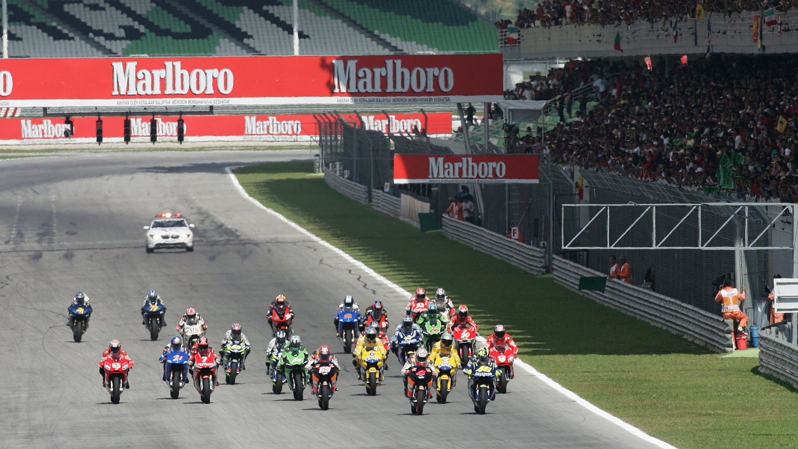 MotoGP race start, Malaysian MotoGP, 2004
