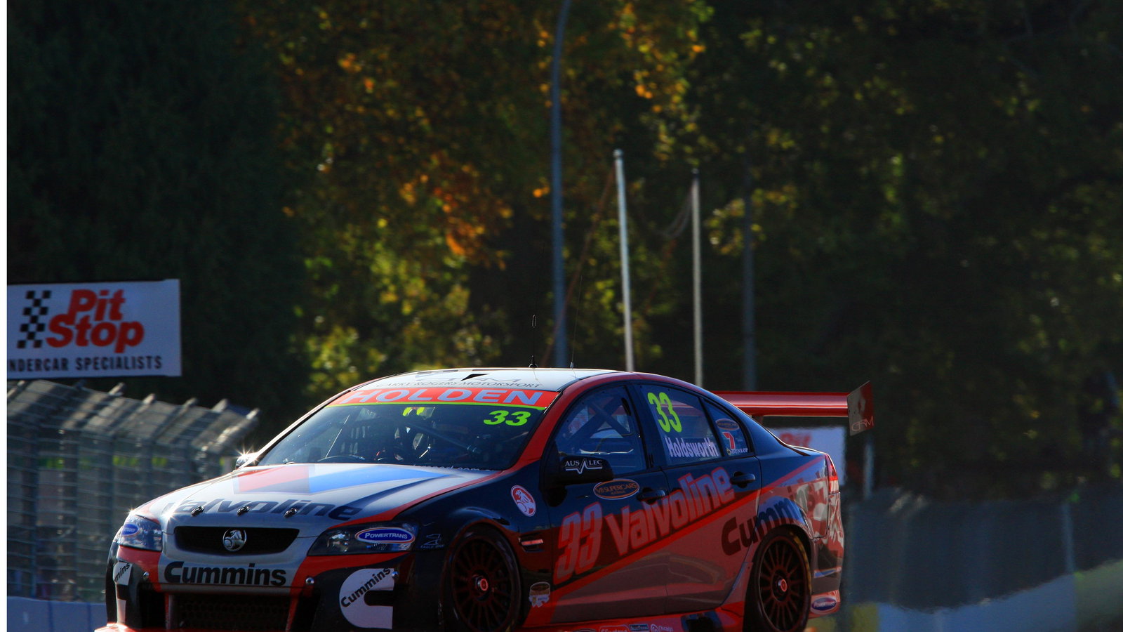 Lee Holdsworth (Aust) Valvoline Commodore V8 SupercarsRd3 Hamilton 400NZ