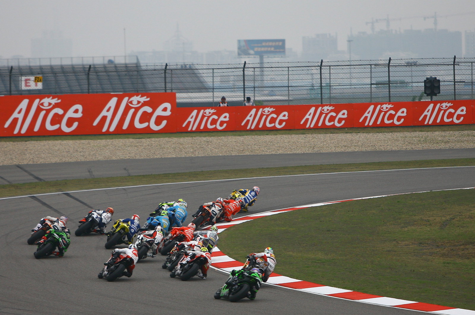 Edwards leads start, Chinese MotoGP 2008
