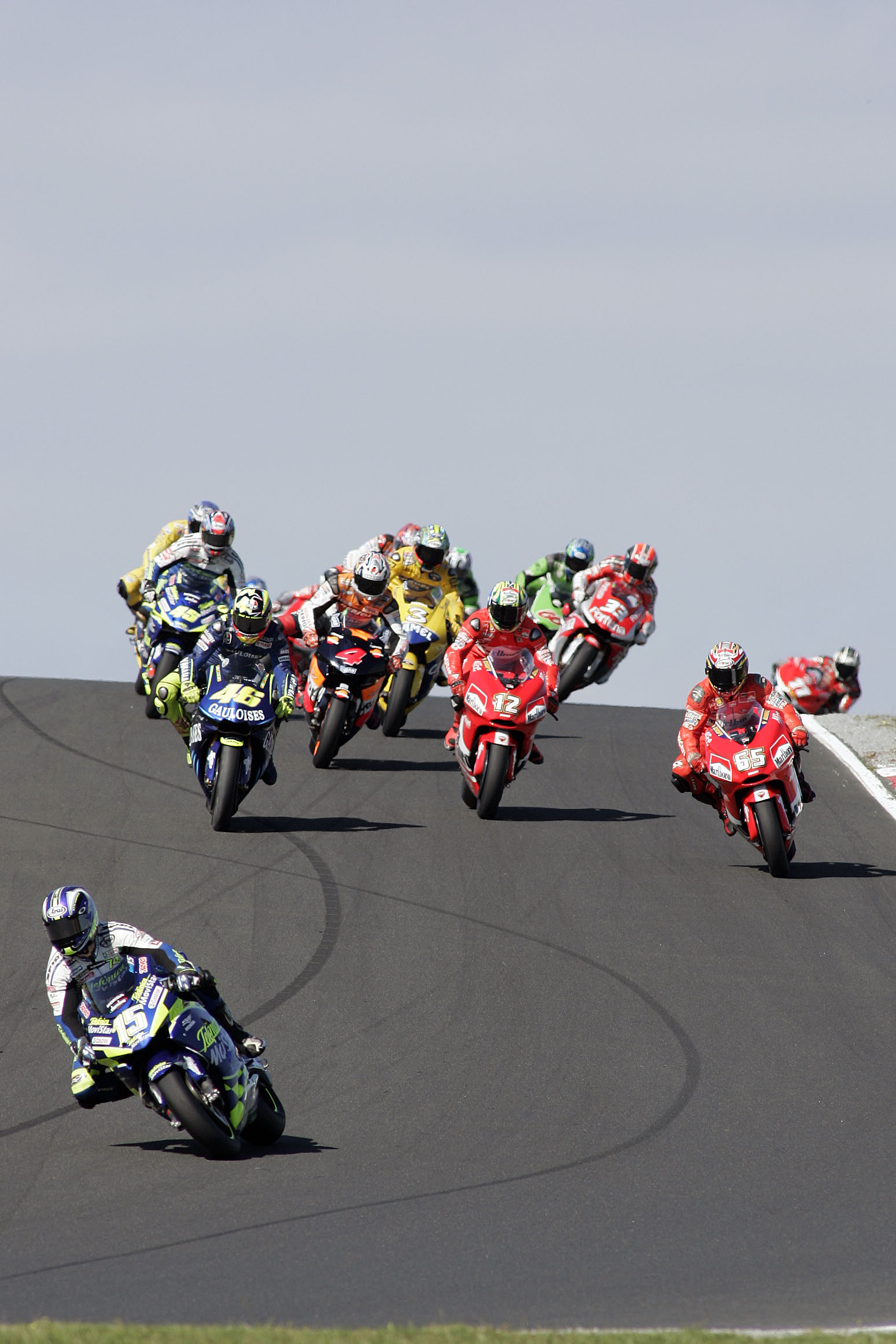 Gibernau breaks away, Australian MotoGP Race 2004