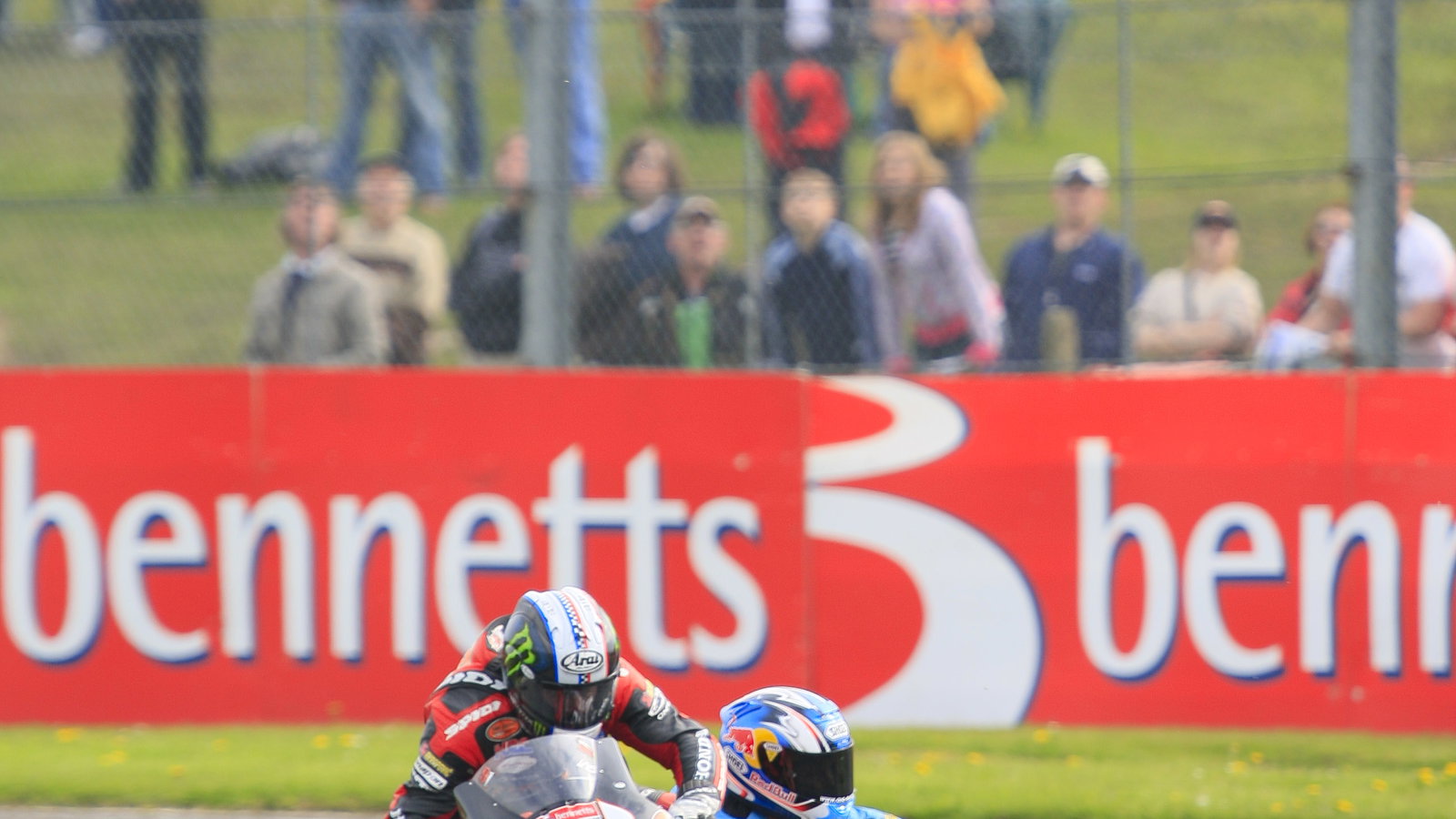Collision between - 91. Leon Haslam HM Plant Honda, Honda CBR1000RR Fireblade, 66. Tom Sykes Rizla S