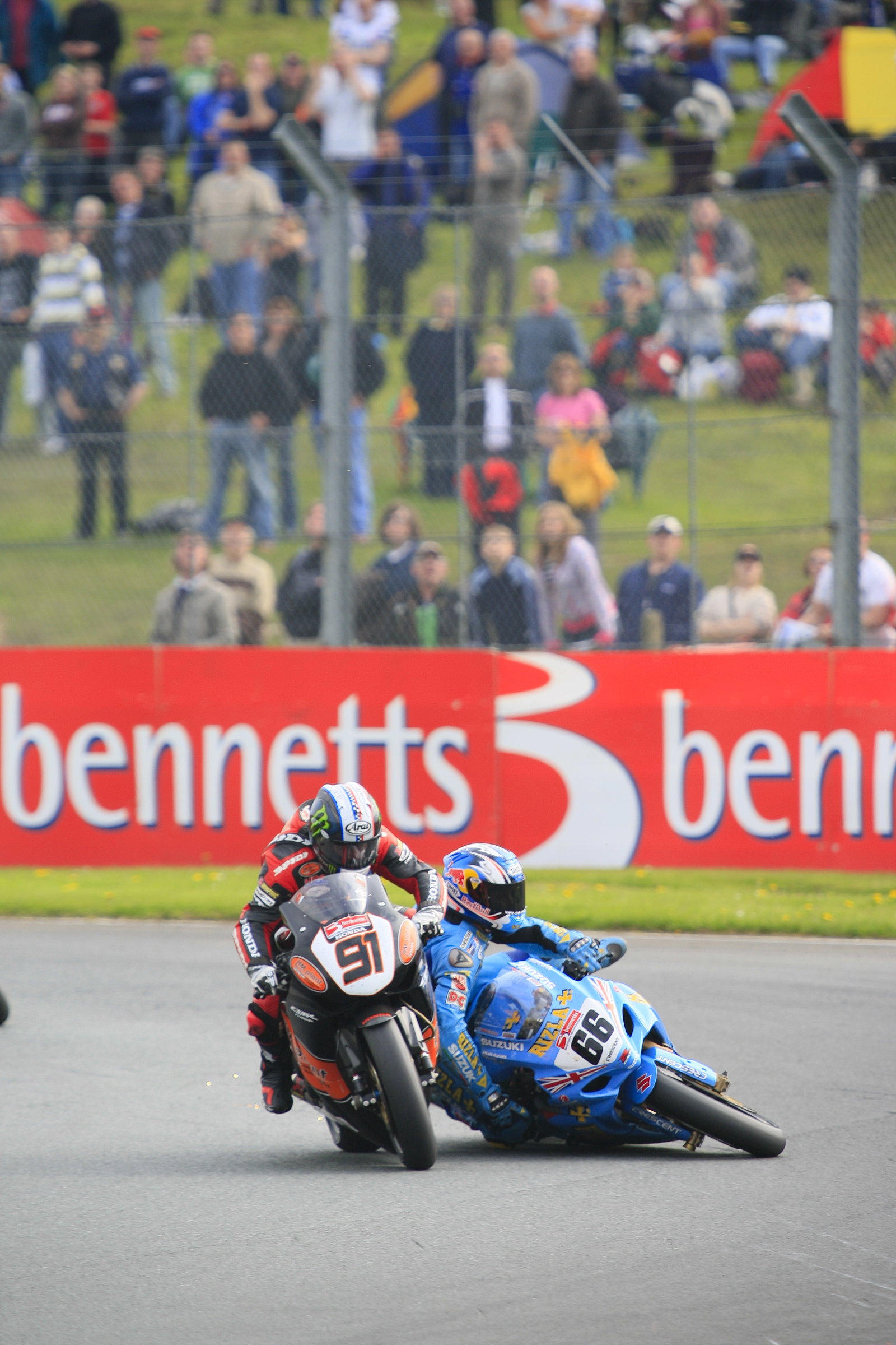 Collision between - 91. Leon Haslam HM Plant Honda, Honda CBR1000RR Fireblade, 66. Tom Sykes Rizla S