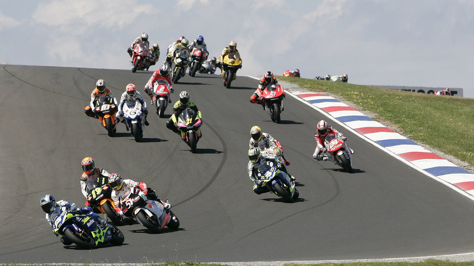 Pedrosa leads the pack, Australian 250GP Race 2004