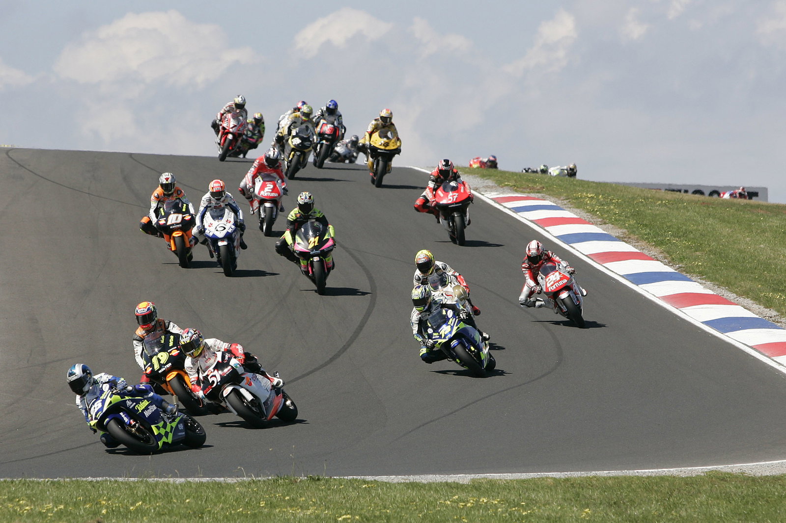 Pedrosa leads the pack, Australian 250GP Race 2004