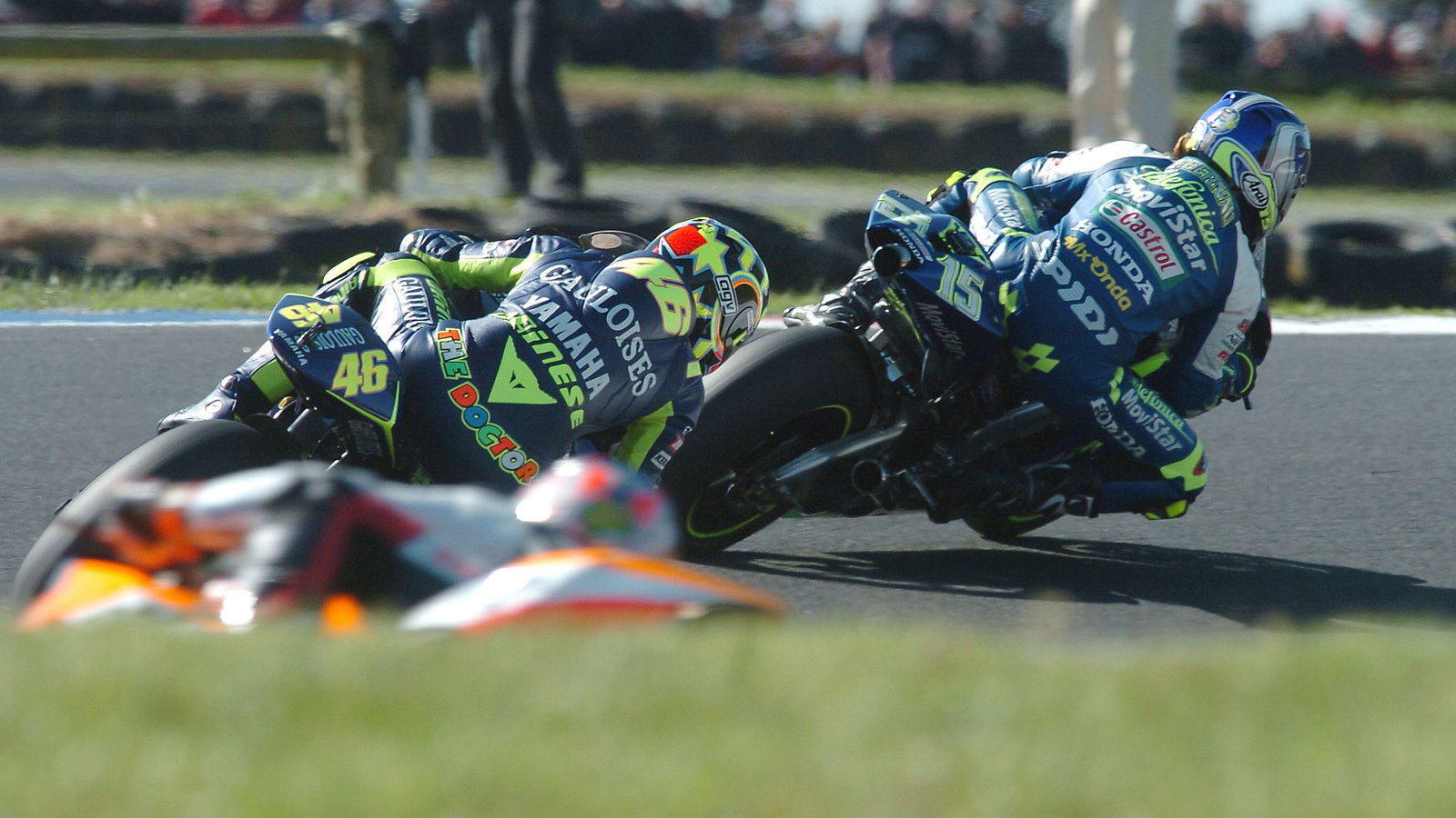 Gibernau leads Rossi, Australian MotoGP, 2004