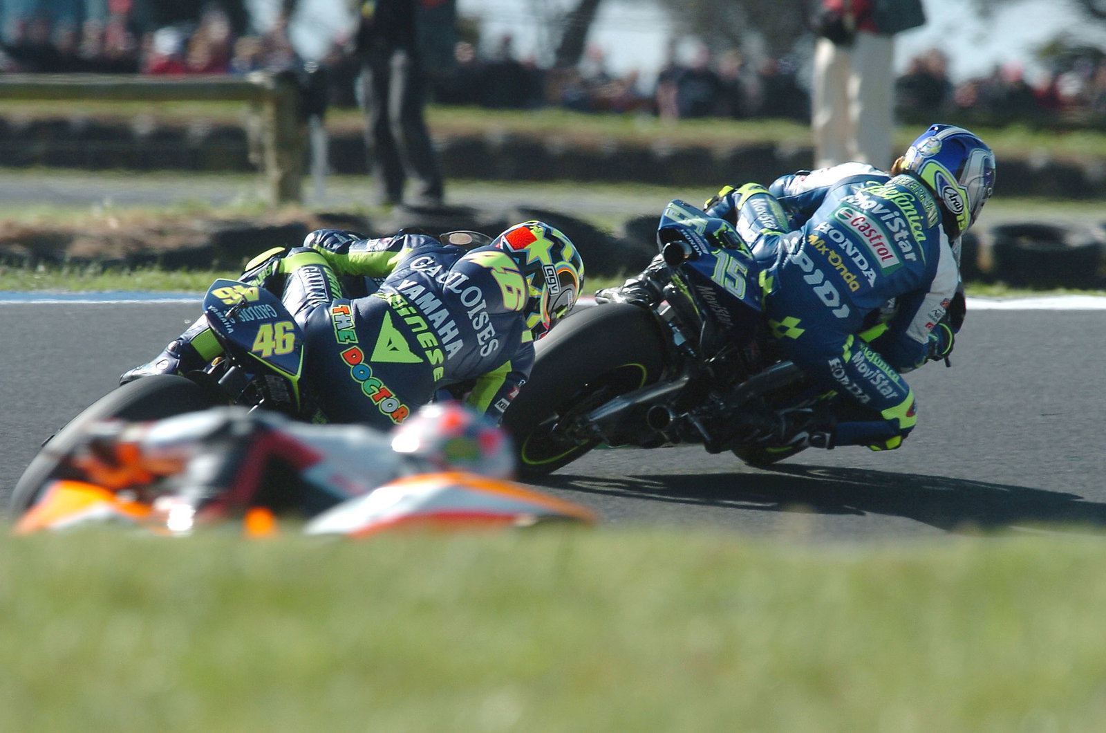 Gibernau leads Rossi, Australian MotoGP, 2004