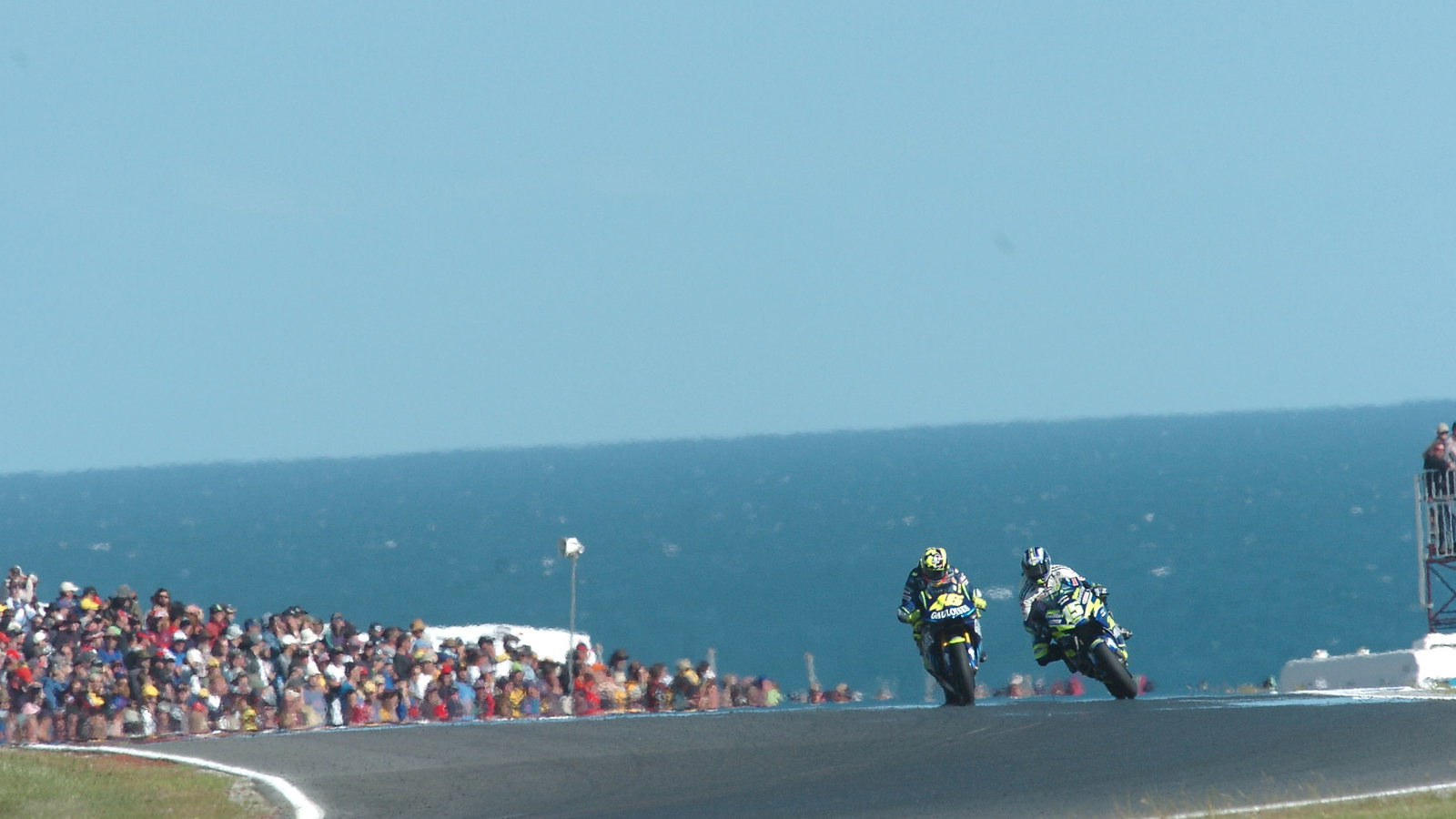Gibernau, Rossi, Australian MotoGP, 2004