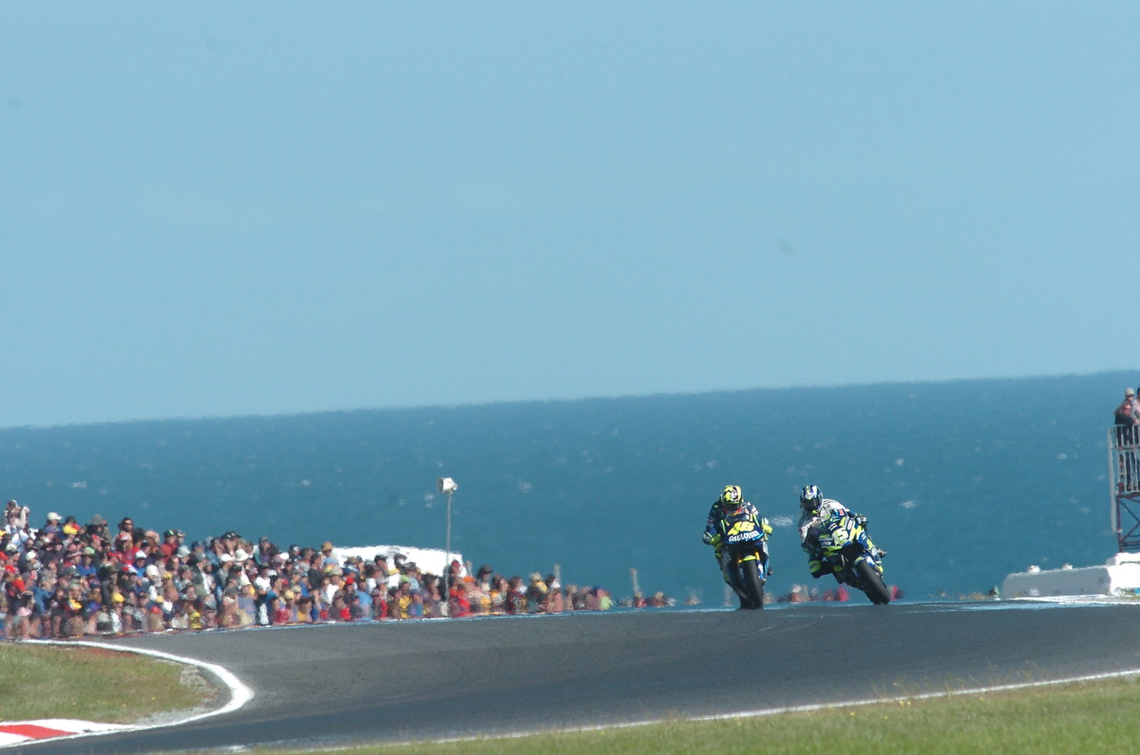 Gibernau, Rossi, Australian MotoGP, 2004