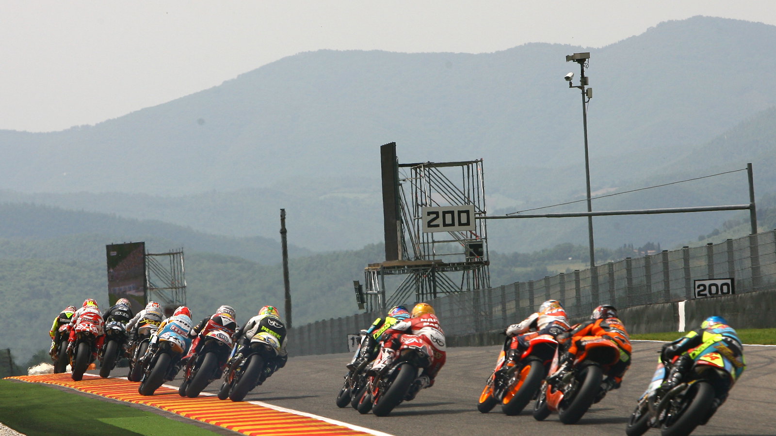 Simoncelli leads, Italian 250GP 2008