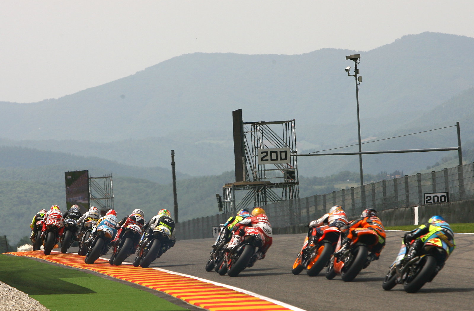 Simoncelli leads, Italian 250GP 2008