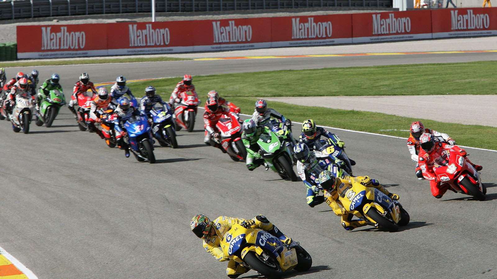 Tamada leads Valencia MotoGP Race, 2004