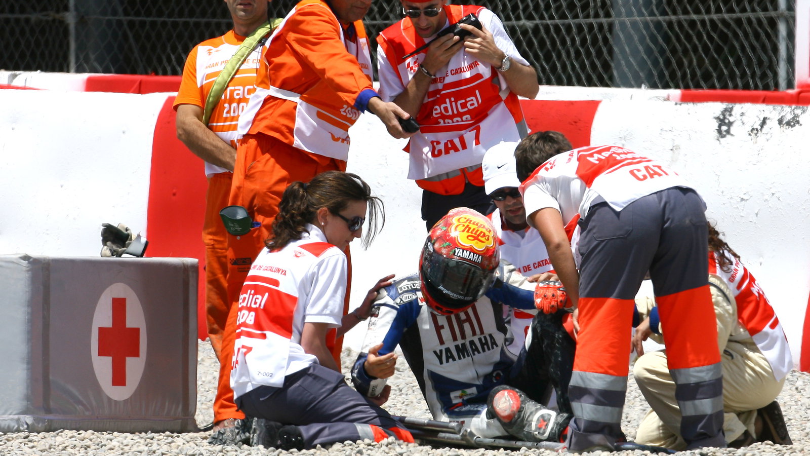 Lorenzo with injured hand after crash, Catalunya MotoGP 2008