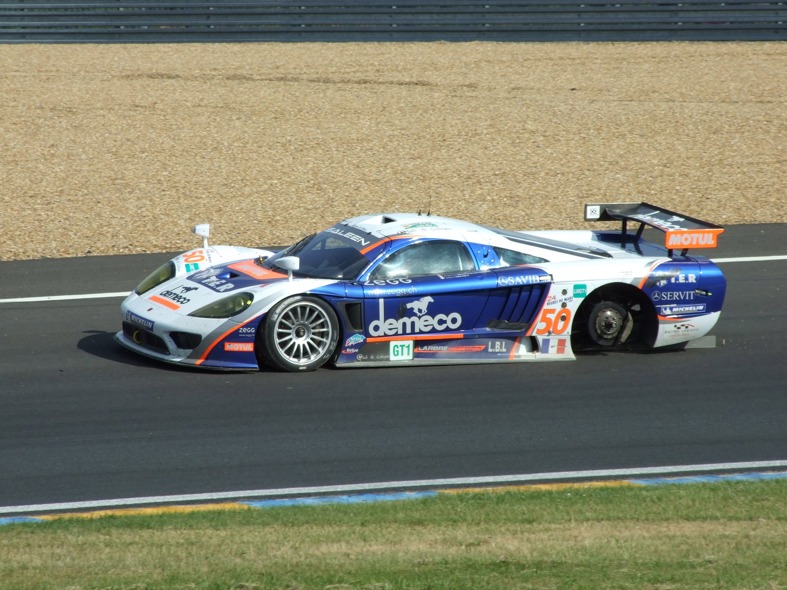 Bouchut, Bornhauser, Smet - Saleen S7R loses a wheel