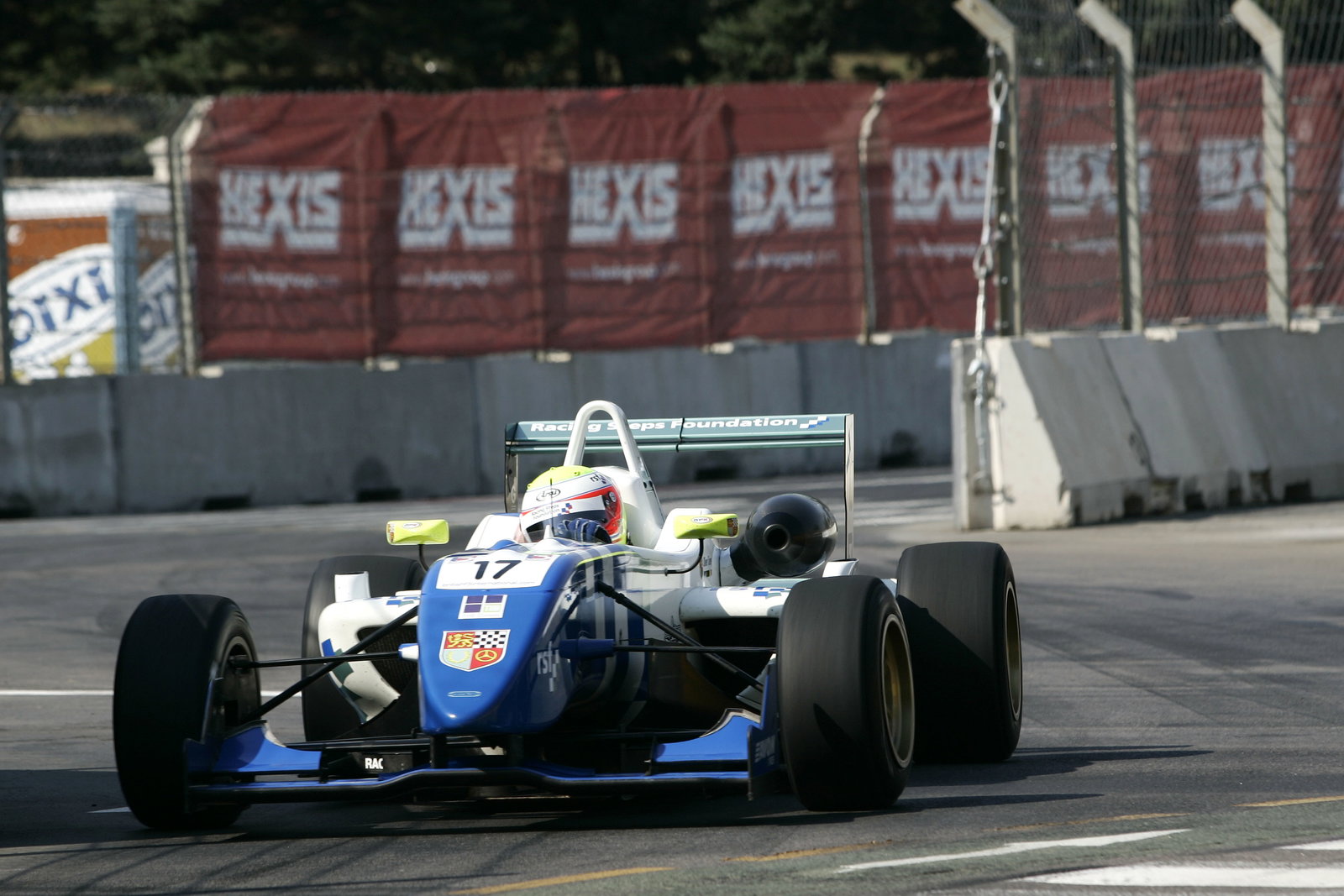 Oliver Turvey (GBR) - Carlin Motorsport Dallara Mercedes