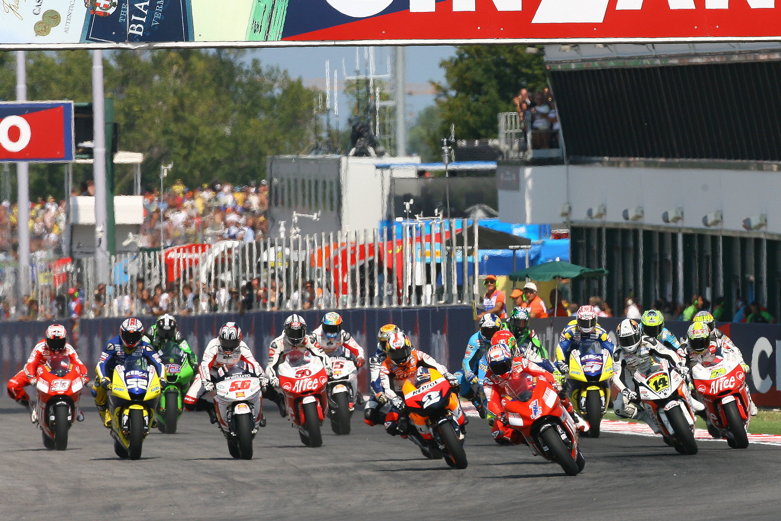 Stoner leads start, San Marino MotoGP 2008