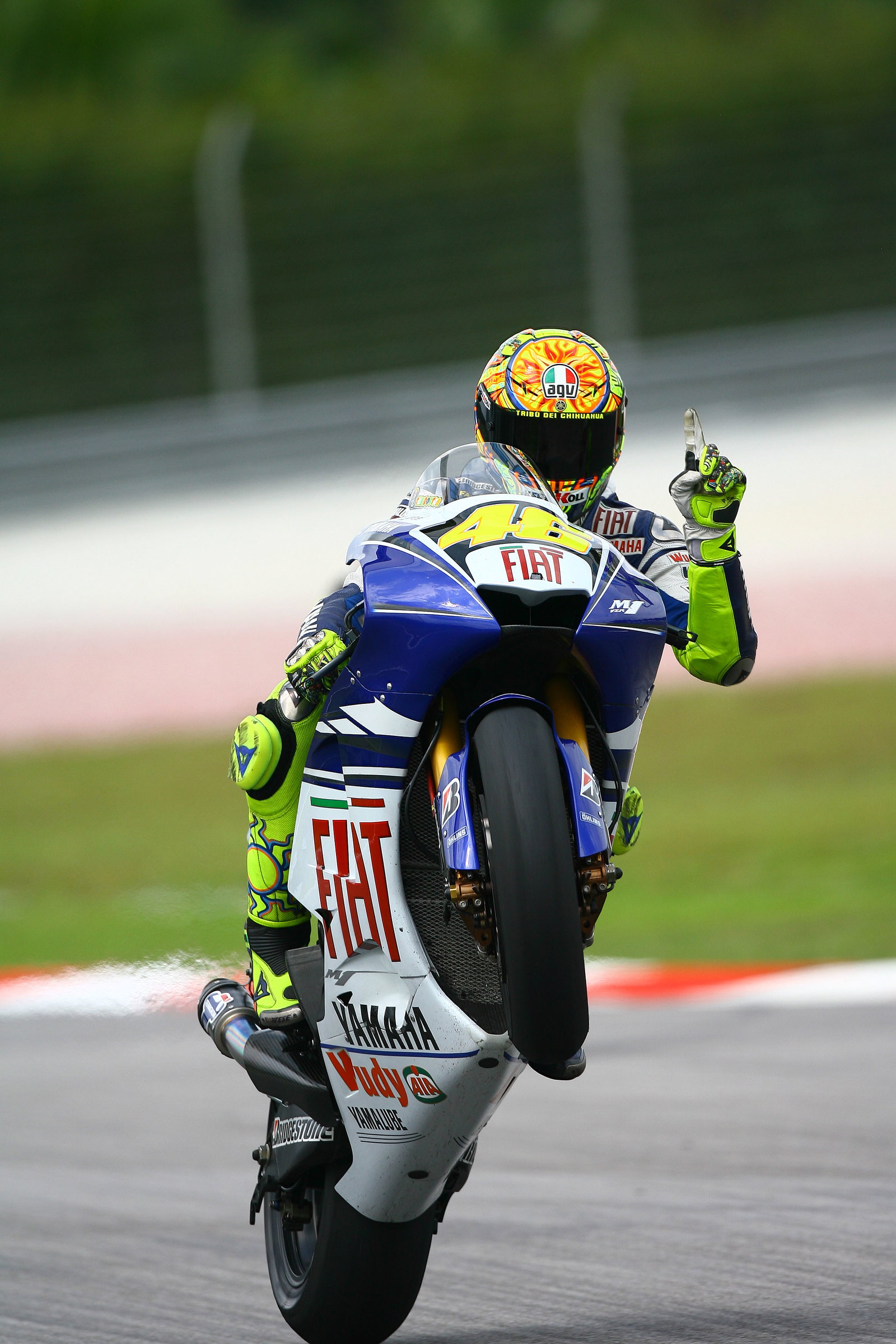 Rossi wheelies and waves, Malaysian MotoGP 2008
