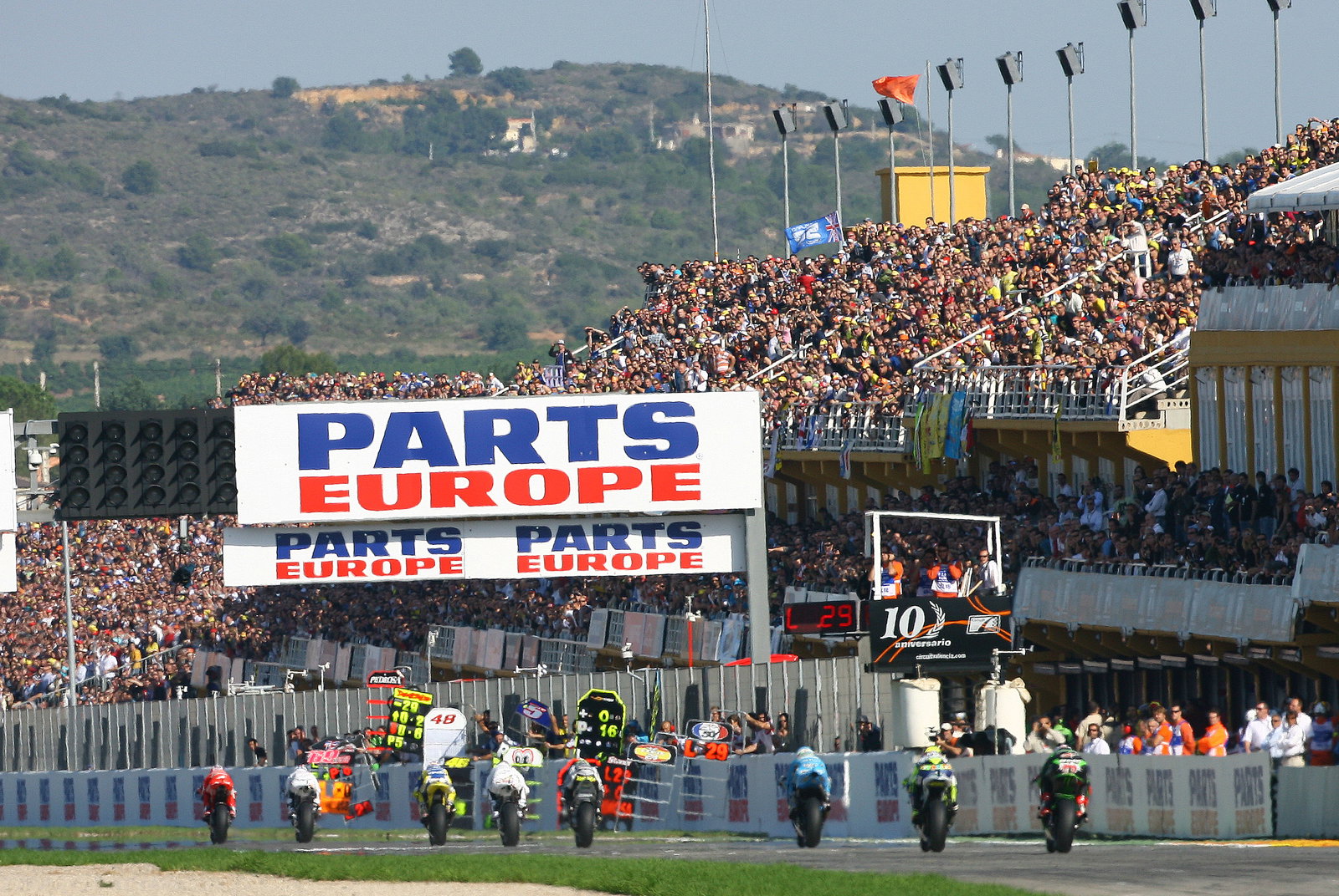 Stoner leads, Valencia MotoGP 2008