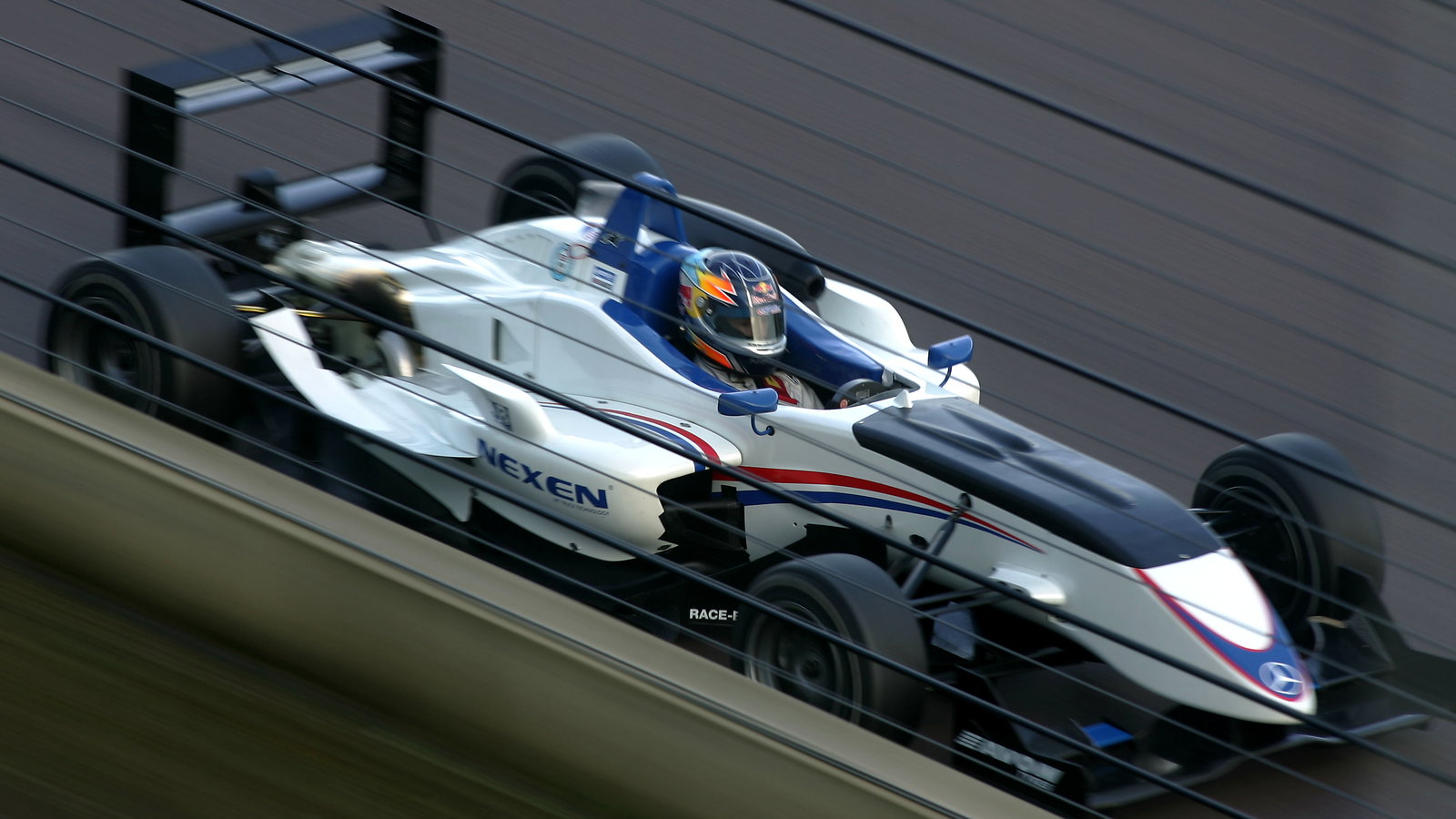 Oli Oakes (GBR) - Carlin Motorsport Dallara Mercedes