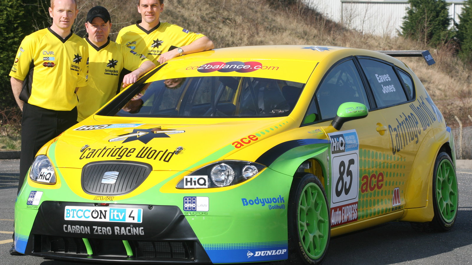 Adam Jones (GBR) Colin Neill, and Dan Eaves (GBR) - Colin Neill, Cartridge World Carbon Zero Racing