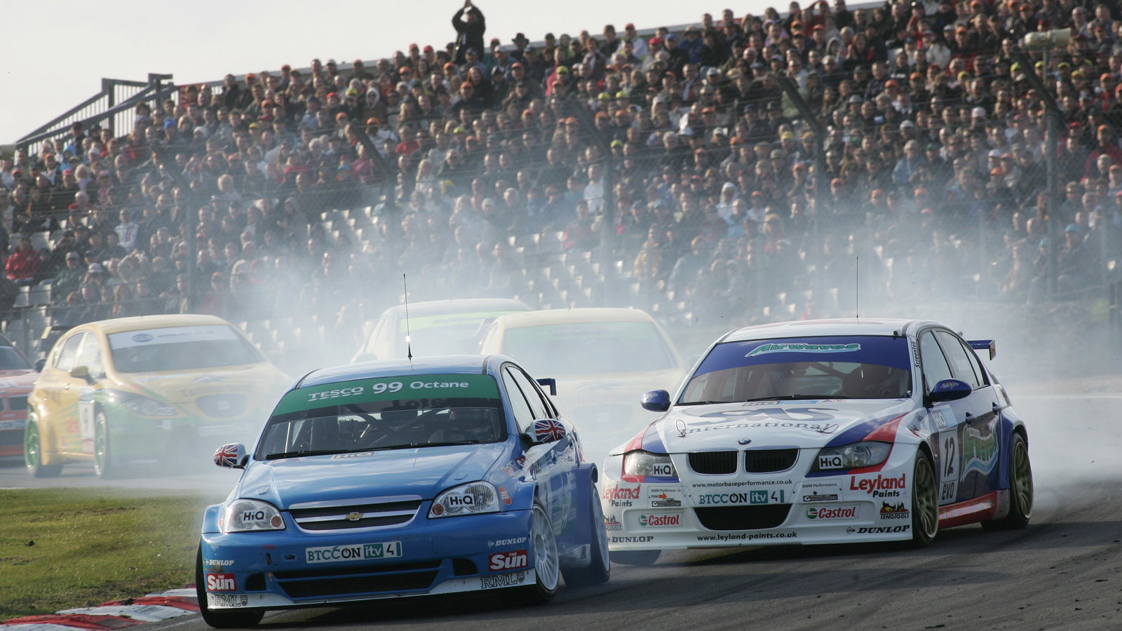 Jason Plato (GBR) RML Chevrolet Lacetti slides at Paddock Hill Bend