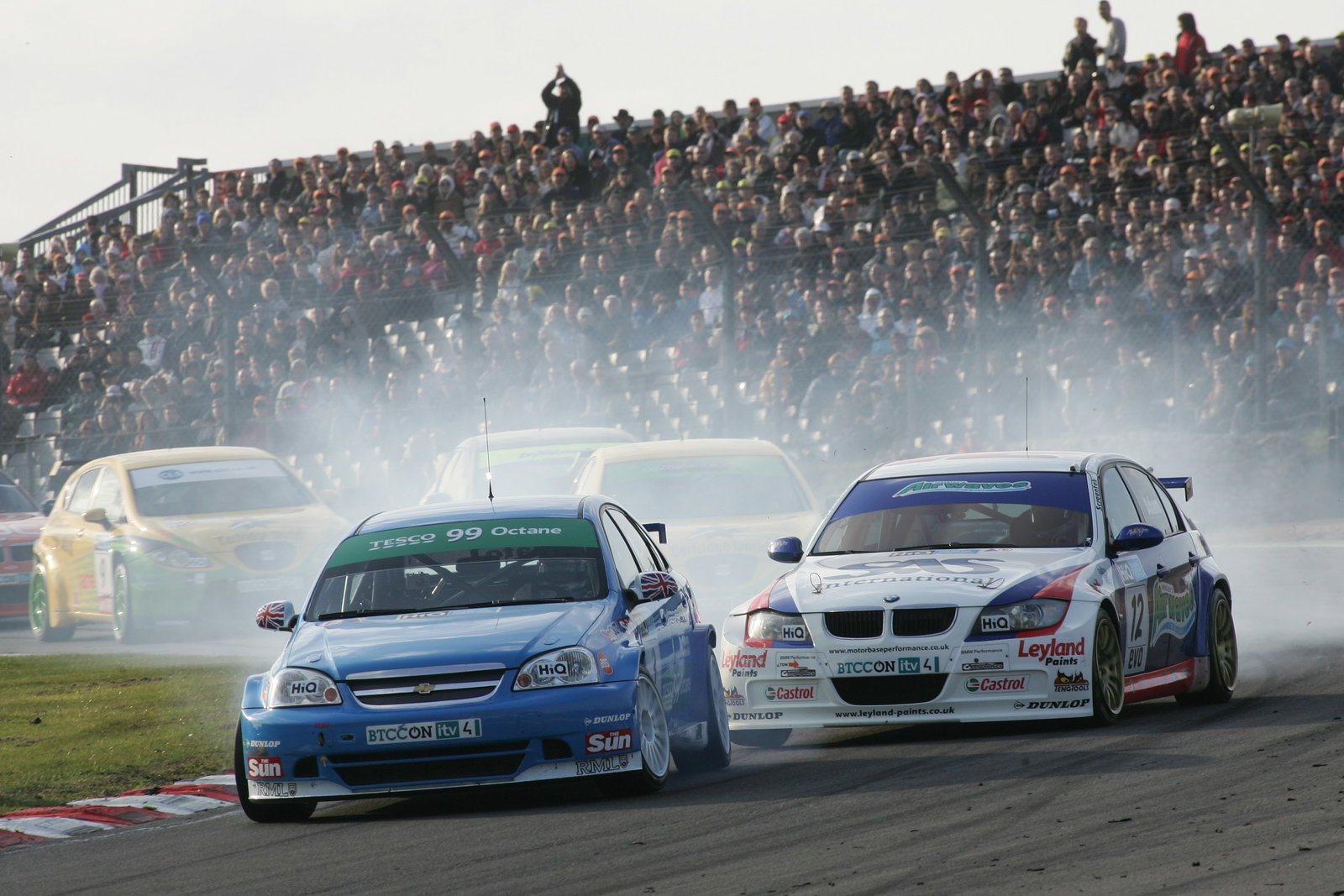 Jason Plato (GBR) RML Chevrolet Lacetti slides at Paddock Hill Bend