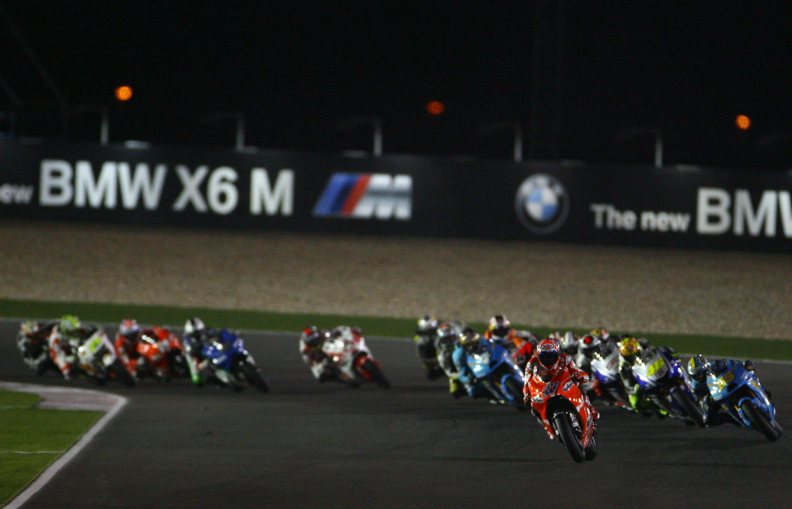 Stoner leads start, Qatar MotoGP 2009