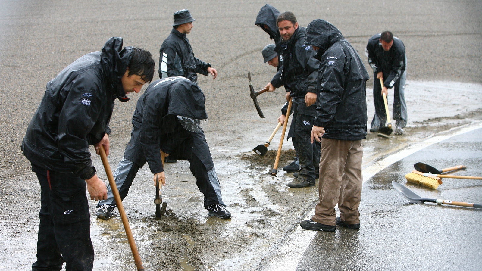 Trying to clear the track, Japanese MotoGP 2009