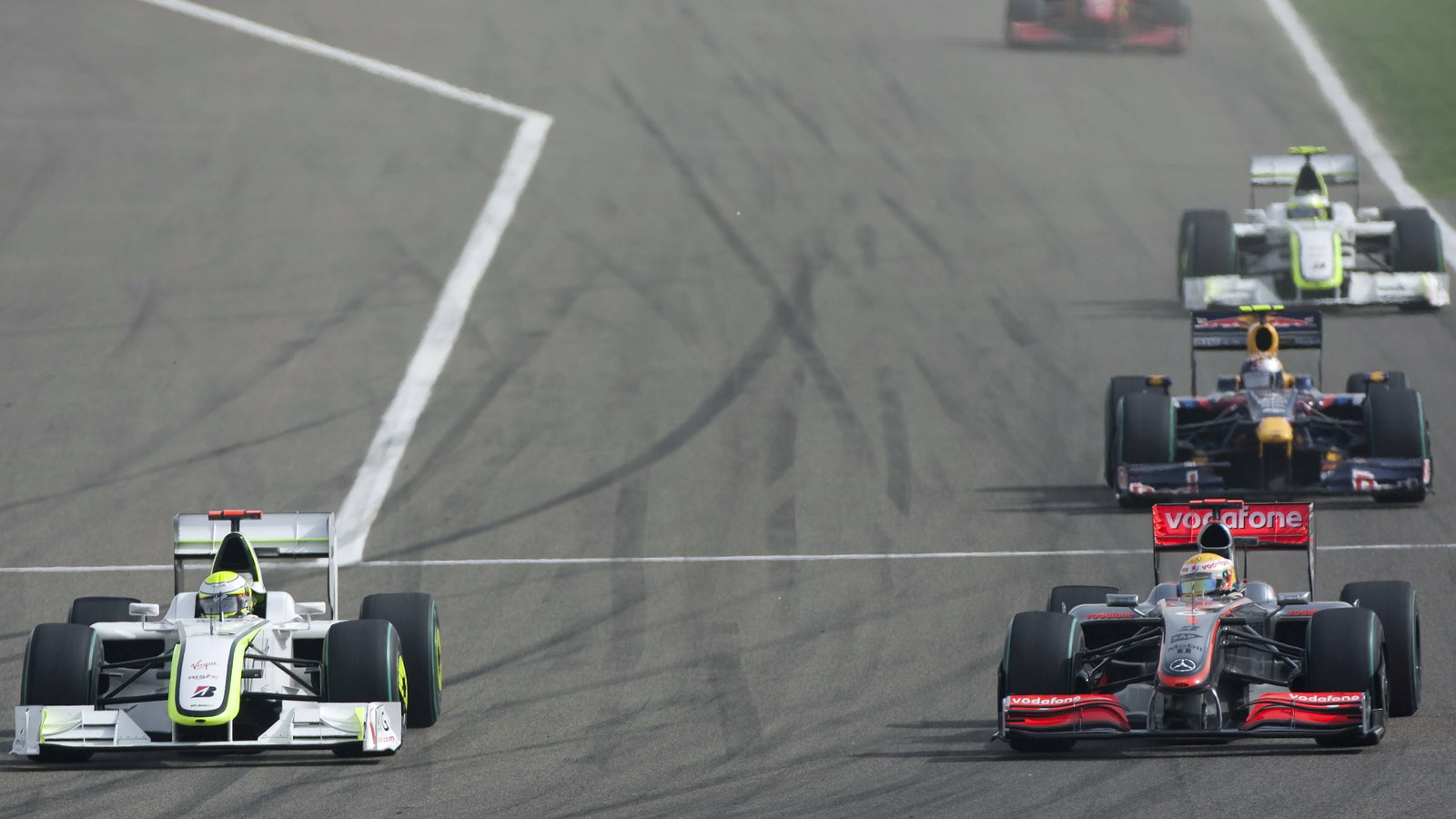 Jenson Button (GBR) Brawn BGP001, Lewis Hamilton (GBR) McLaren MP4-24, Bahrain F1 Grand Prix, Sakhir