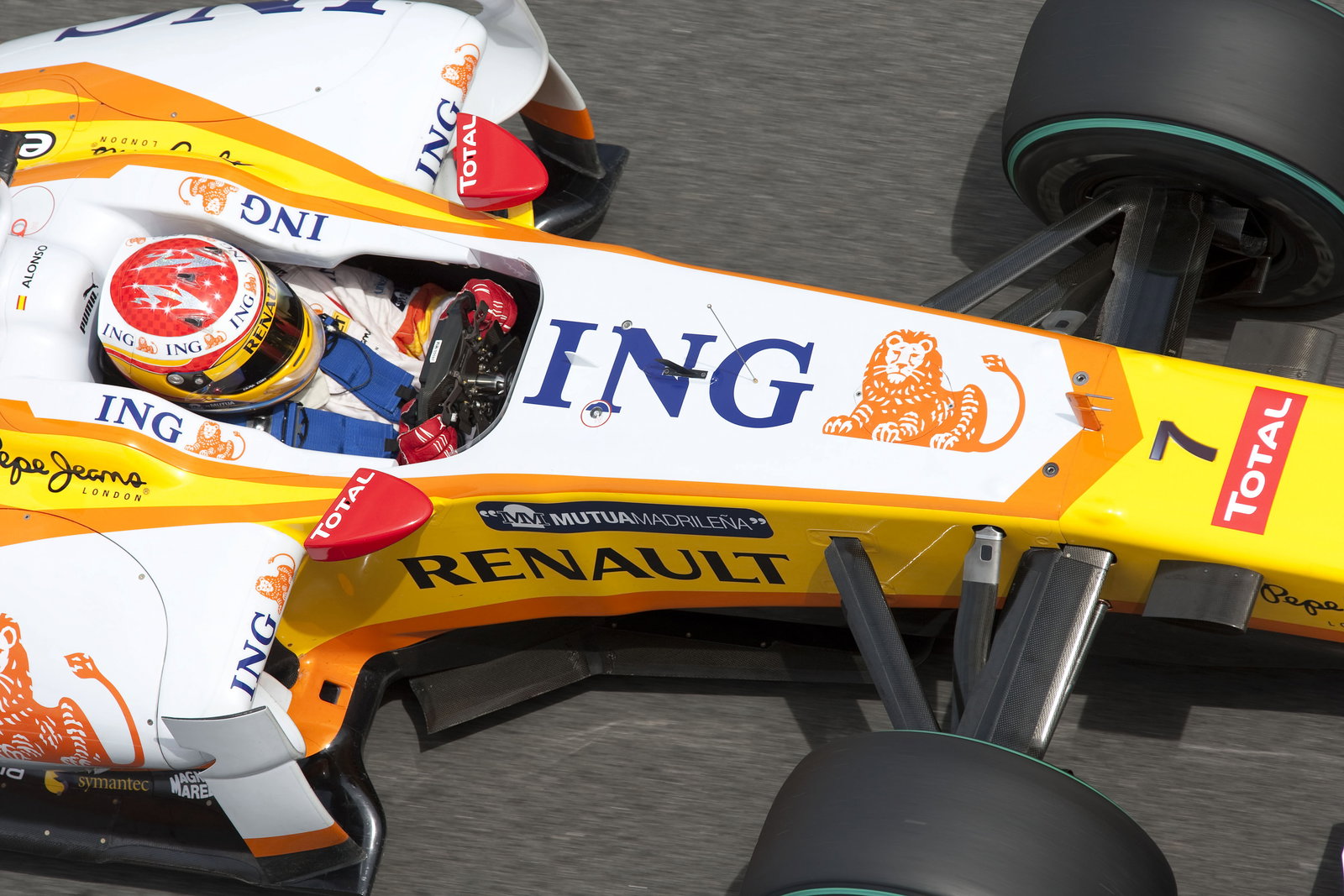 Fernando Alonso (ESP) Renault R29, Spanish F1 Grand Prix, Catalunya, 8th-10th, May, 2009