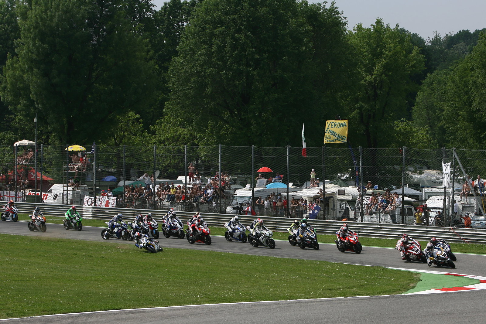Neukirchner, Roberts, Hill, Corser, Tamada, Start of crash, Monza WSBK Race 1 2009