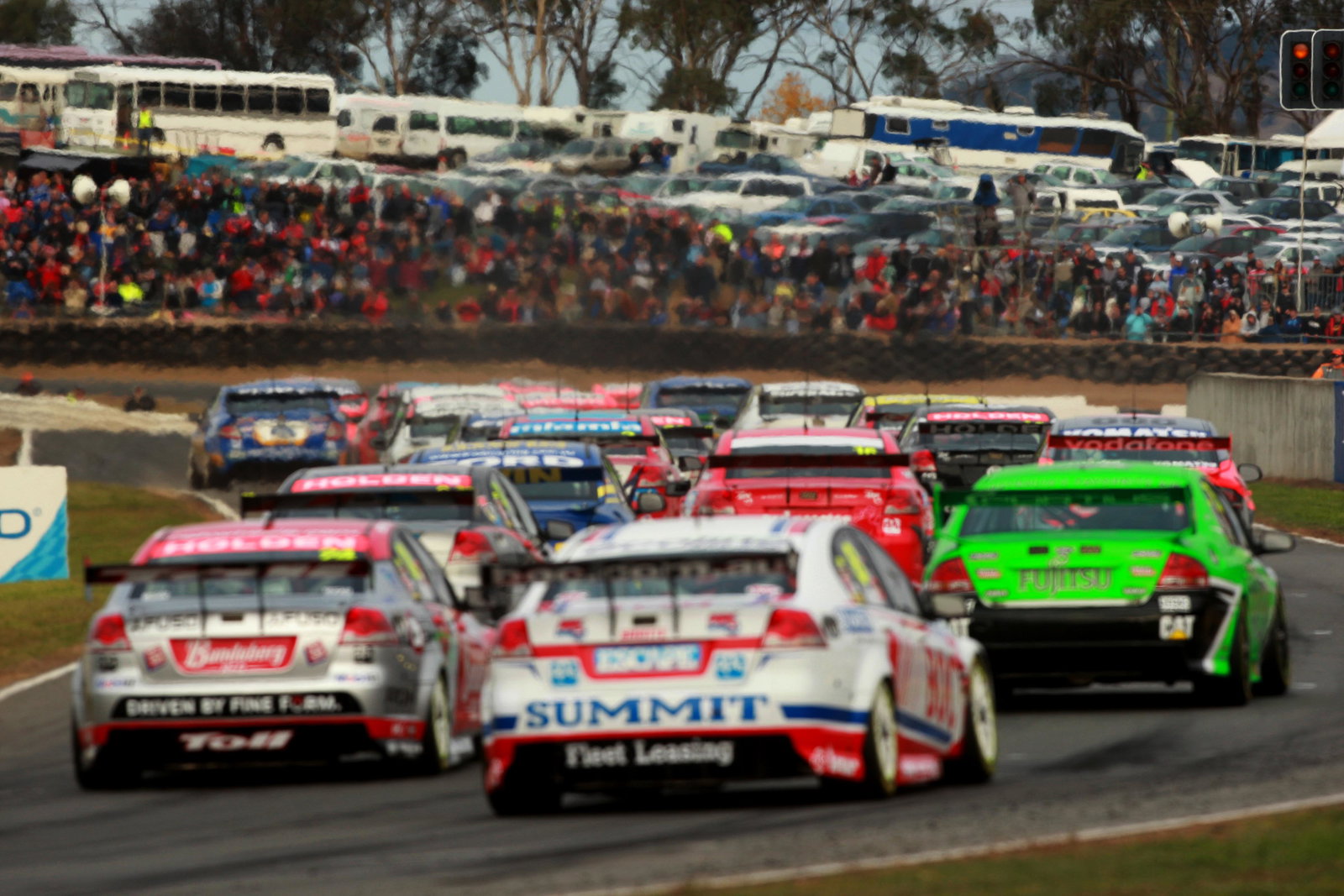 Pre grid and race start for race 8
Races 7 & 8 V8 Supercars
Falken Tasmanian challenge
Symmons 