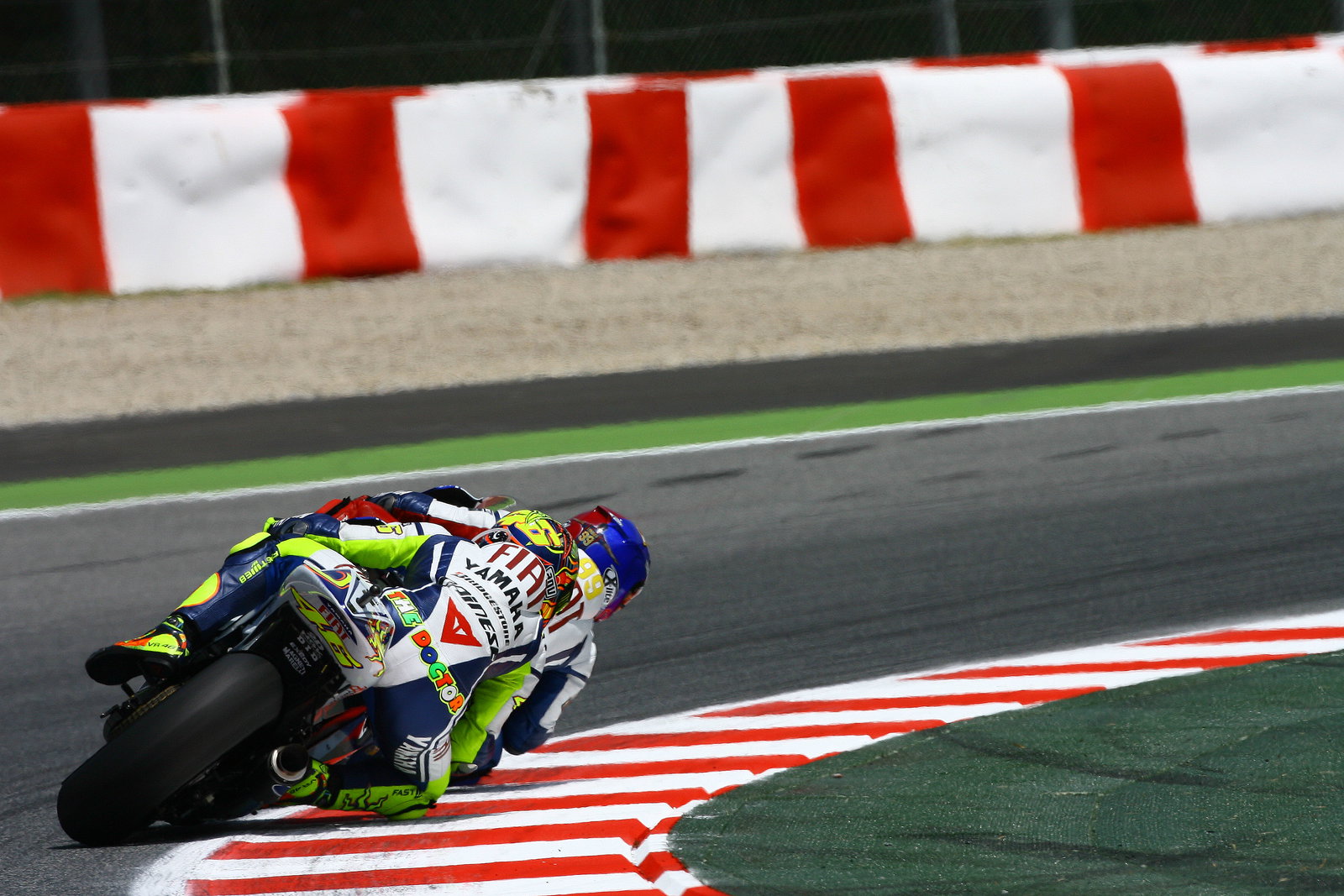 Lorenzo and Rossi last lap overtake, Catalunya MotoGP 2009