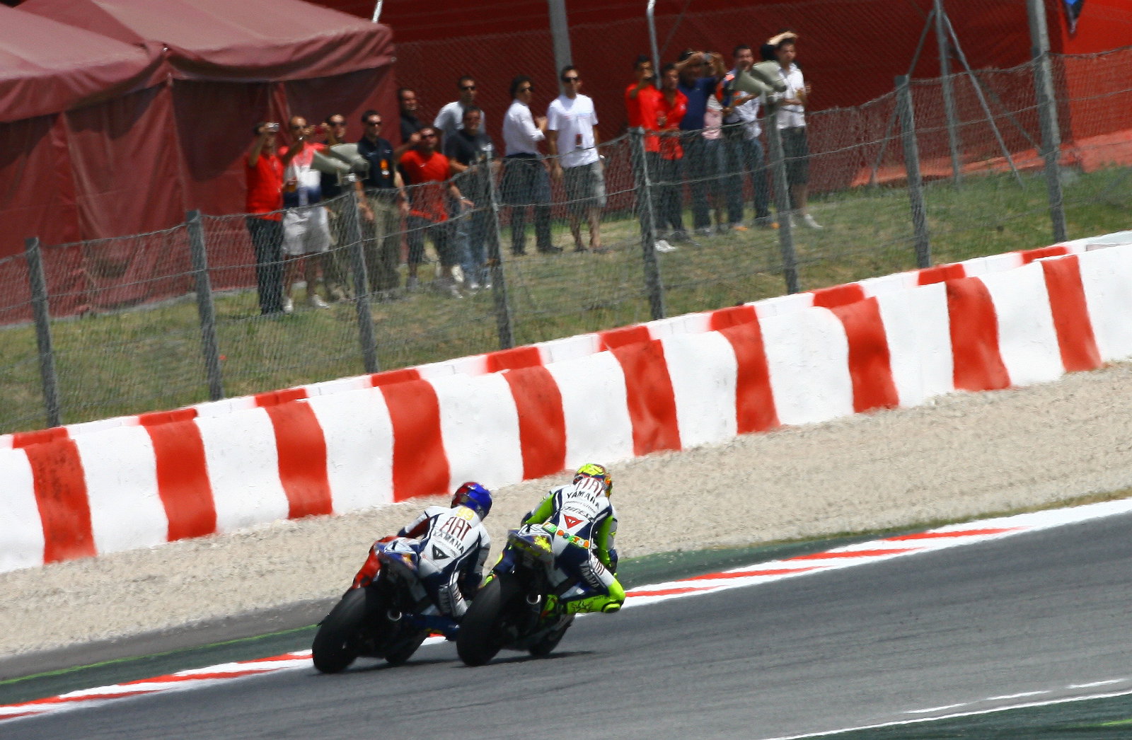 Lorenzo and Rossi last lap overtake, Catalunya MotoGP 2009