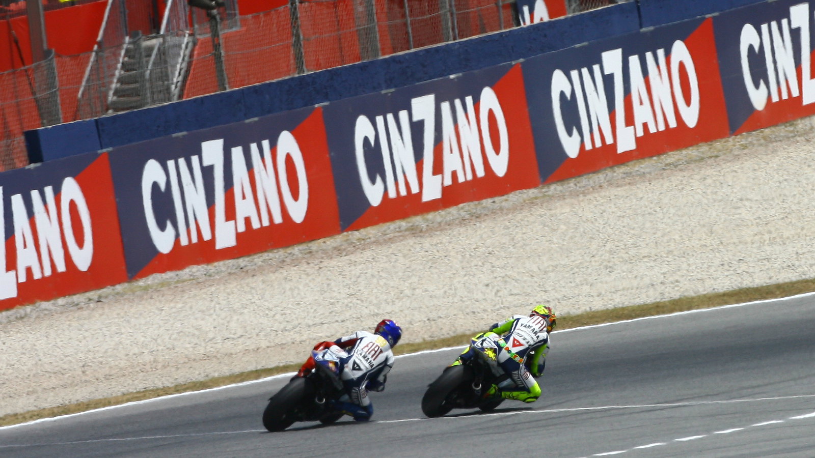 Lorenzo and Rossi last lap overtake, Catalunya MotoGP 2009