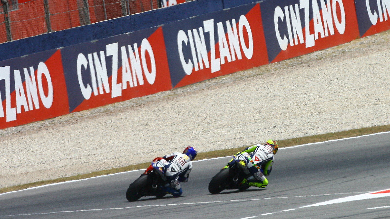 Lorenzo and Rossi last lap overtake, Catalunya MotoGP 2009