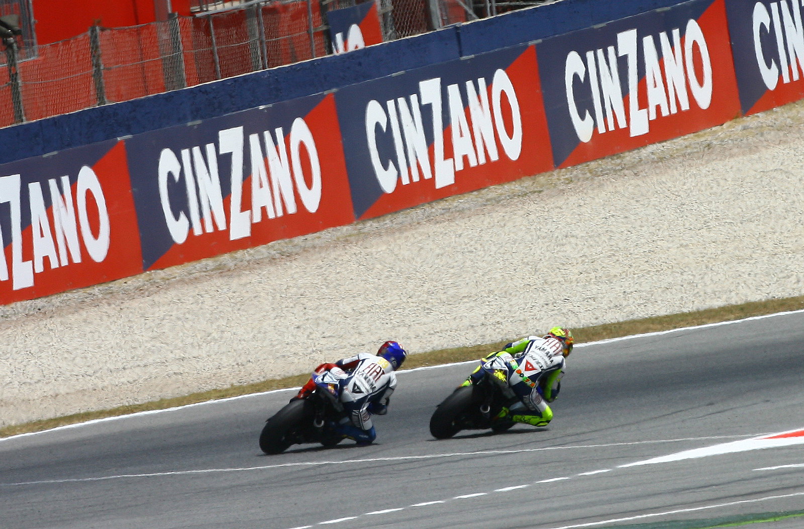 Lorenzo and Rossi last lap overtake, Catalunya MotoGP 2009