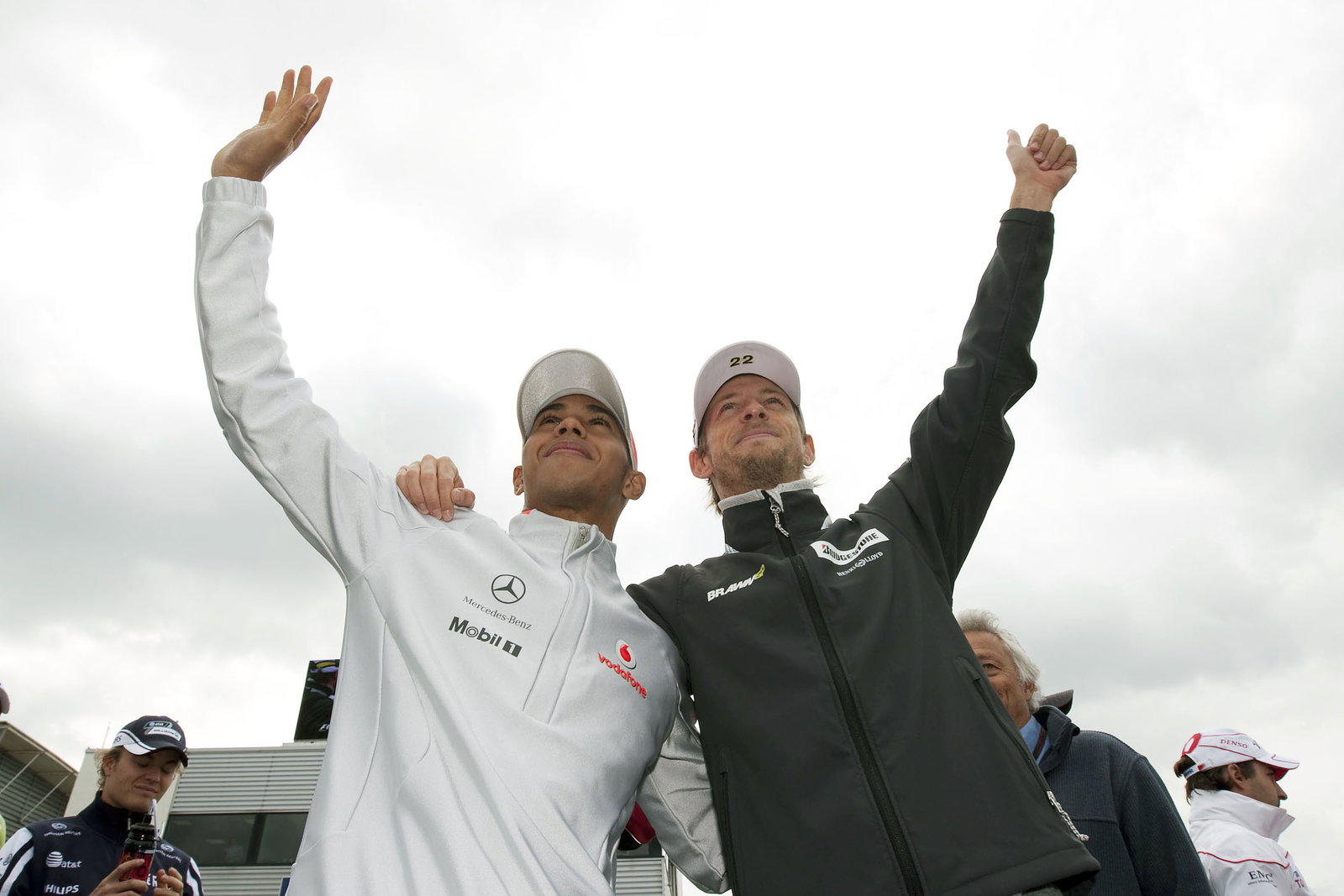 Lewis Hamilton (GBR) McLaren MP4-24, Jenson Button (GBR) Brawn BGP001, British F1, Silverstone, 19th