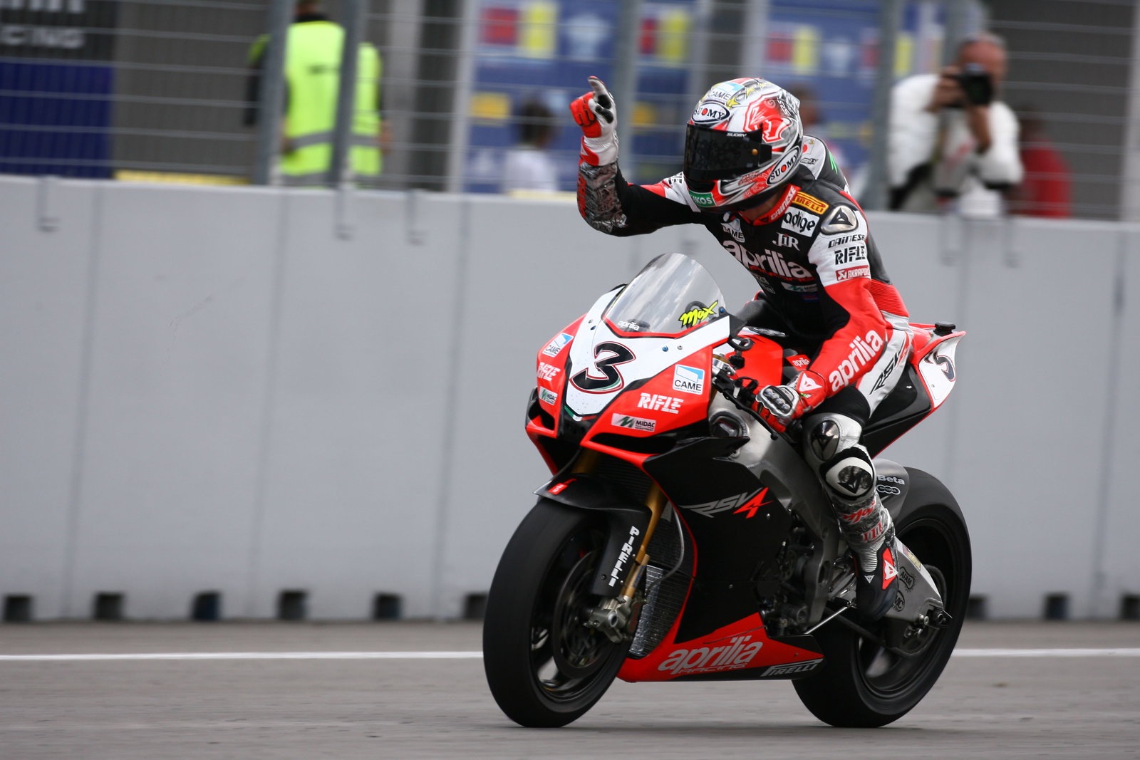 Biaggi, Wins, Czech WSBK Race 1 2009