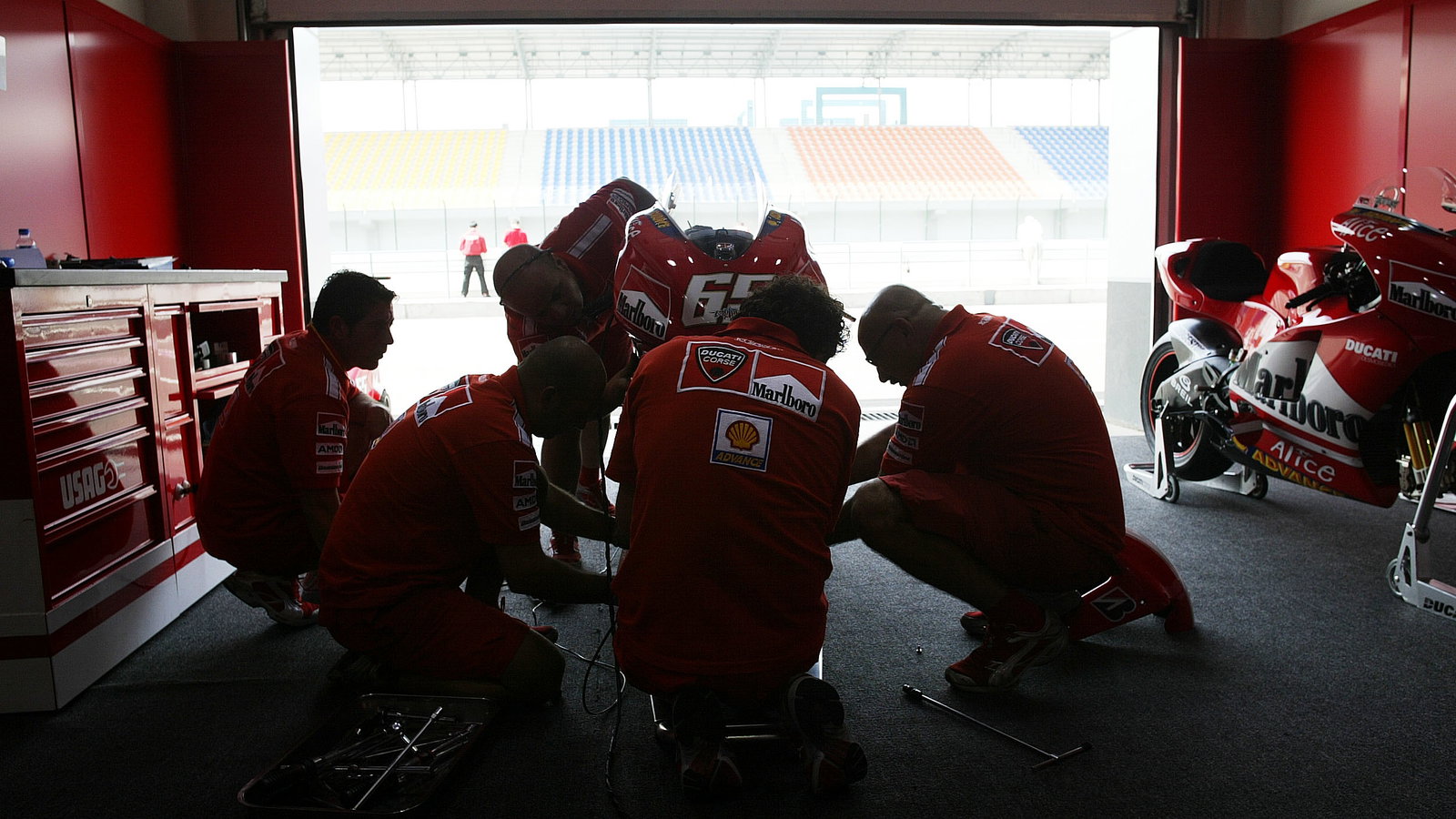 Ducati Mechanics, Qatar MotoGP Test 1-3rd, March, 2005