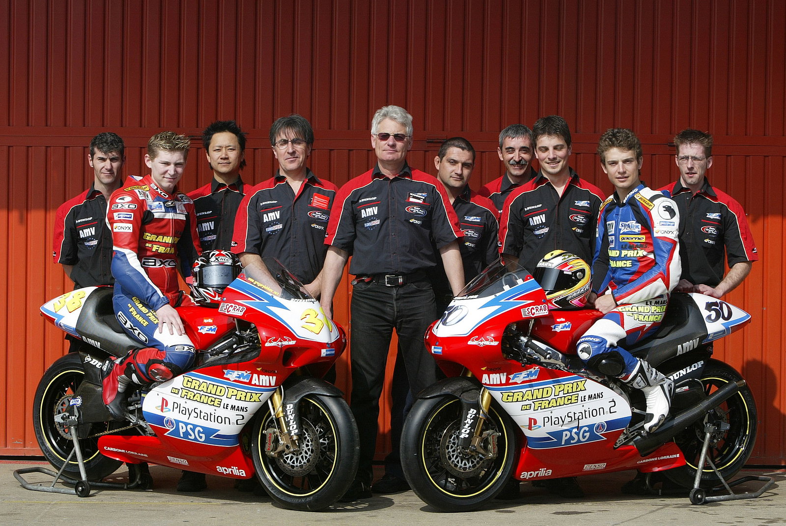 Leblanc, Guintoli with team, Barcelona IRTA 250 Test March 2005